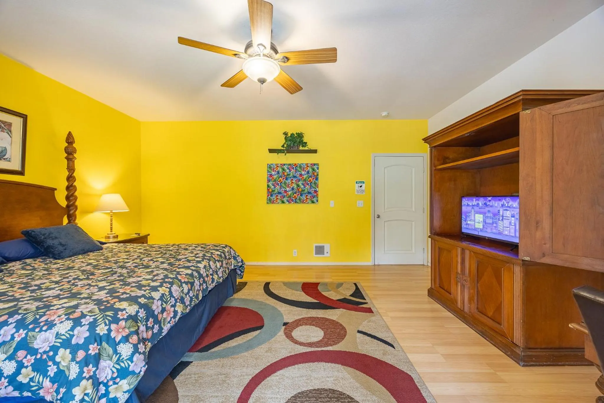 Photo of the whole room, Bed in Volcano Forest Inn