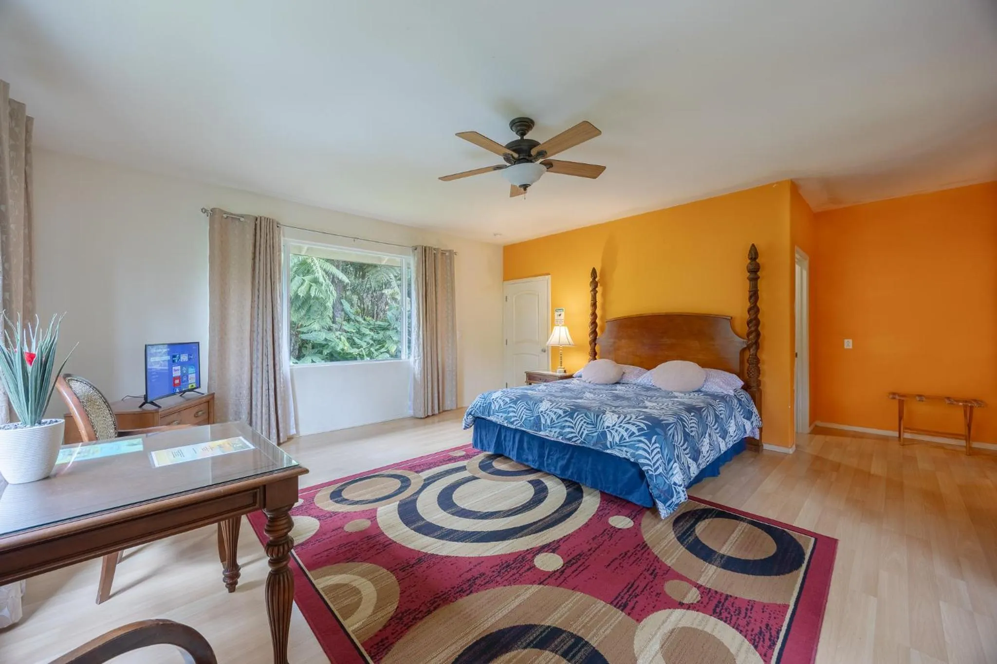 Photo of the whole room, Bed in Volcano Forest Inn