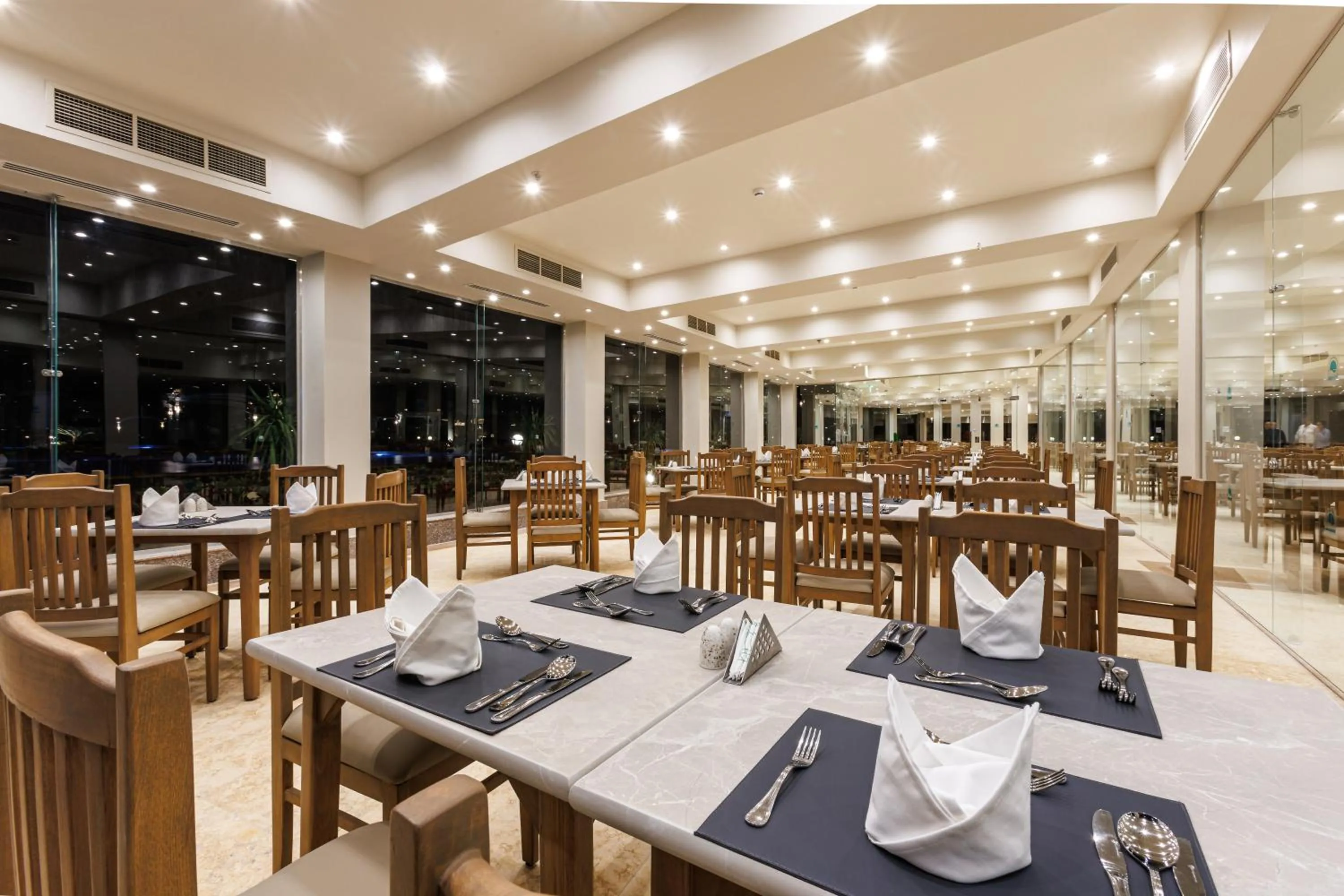 Restaurant/places to eat in Sunrise Alora Aqua Park Resort