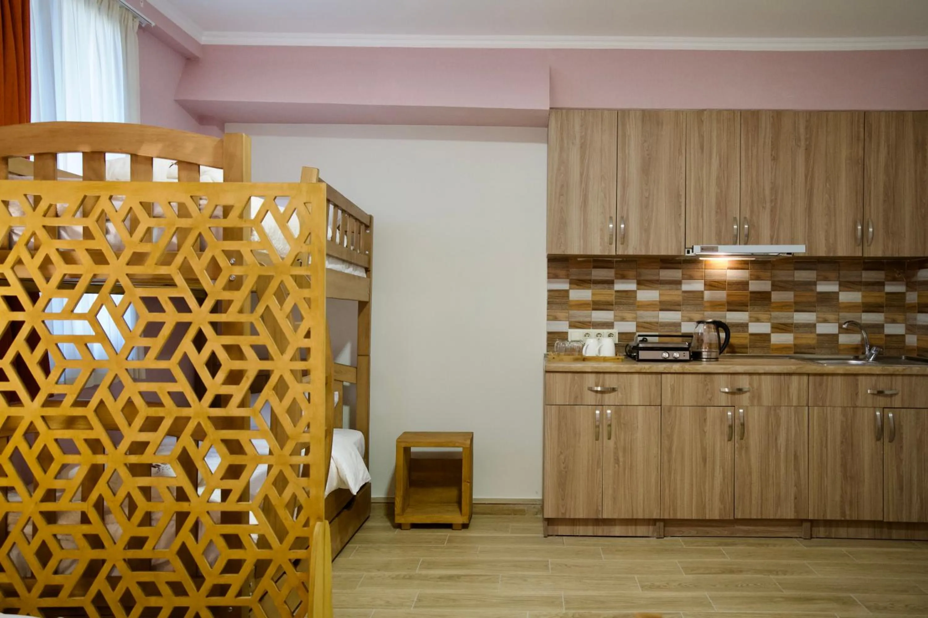 Kitchen or kitchenette in Hotel Mogzauri