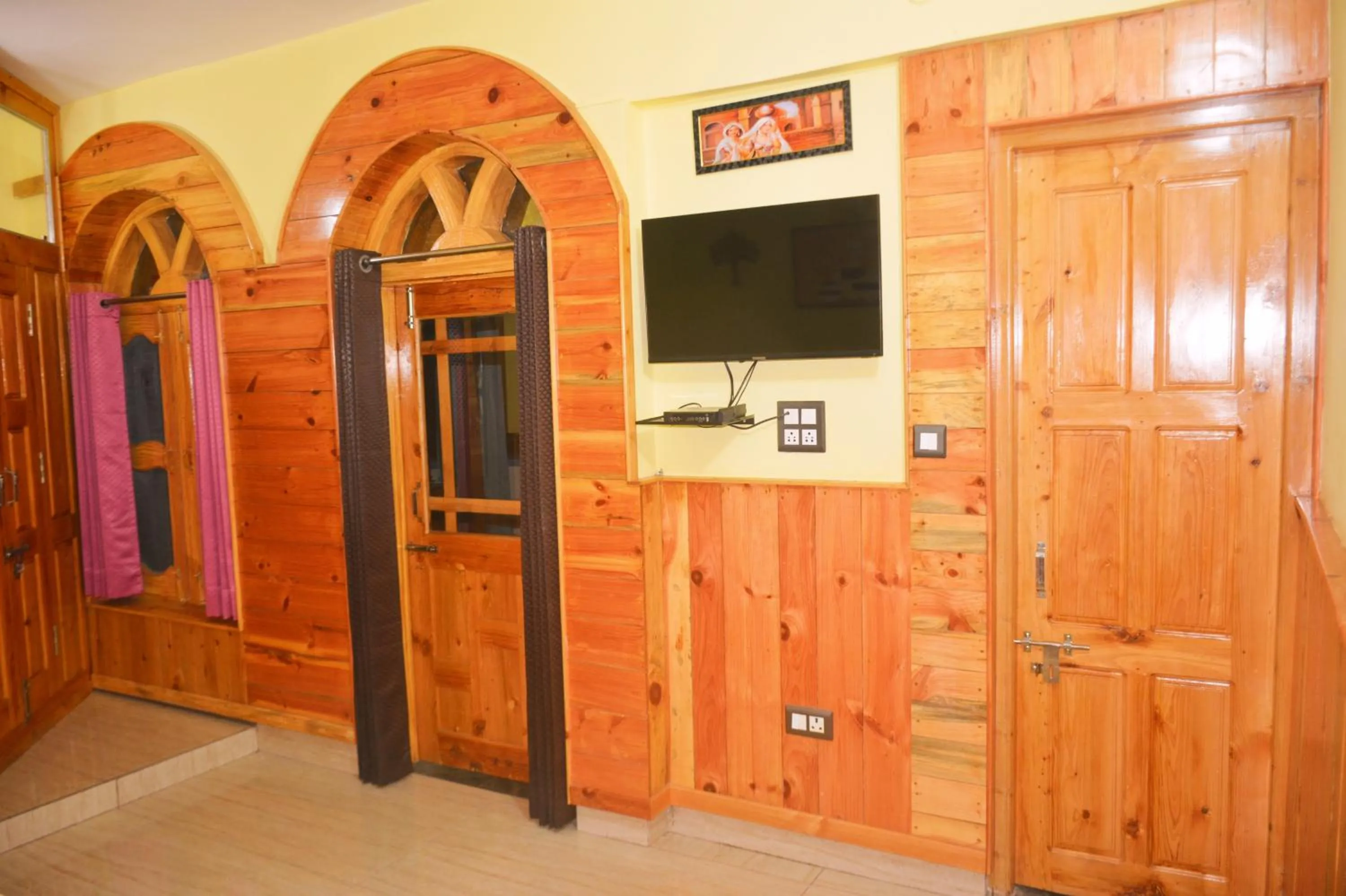 TV and multimedia in Anurag Hotel