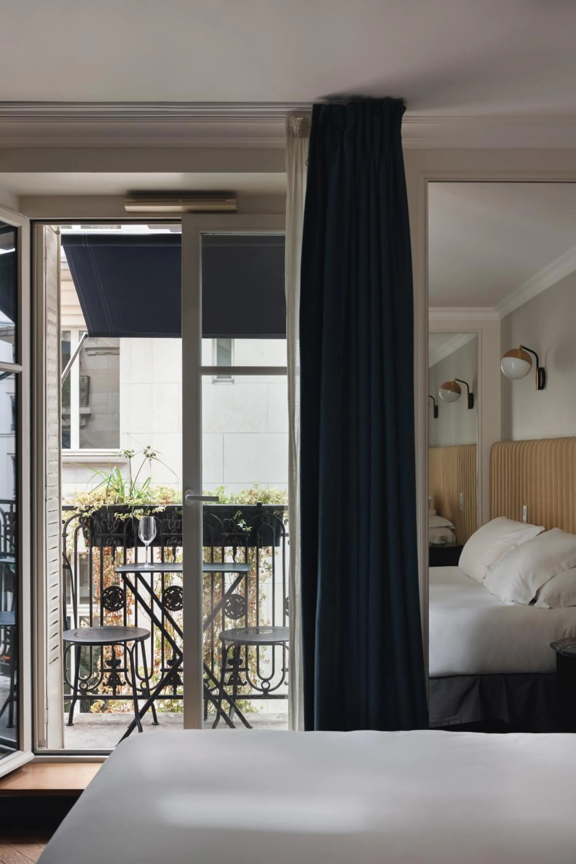 Bed in Hotel Bachaumont