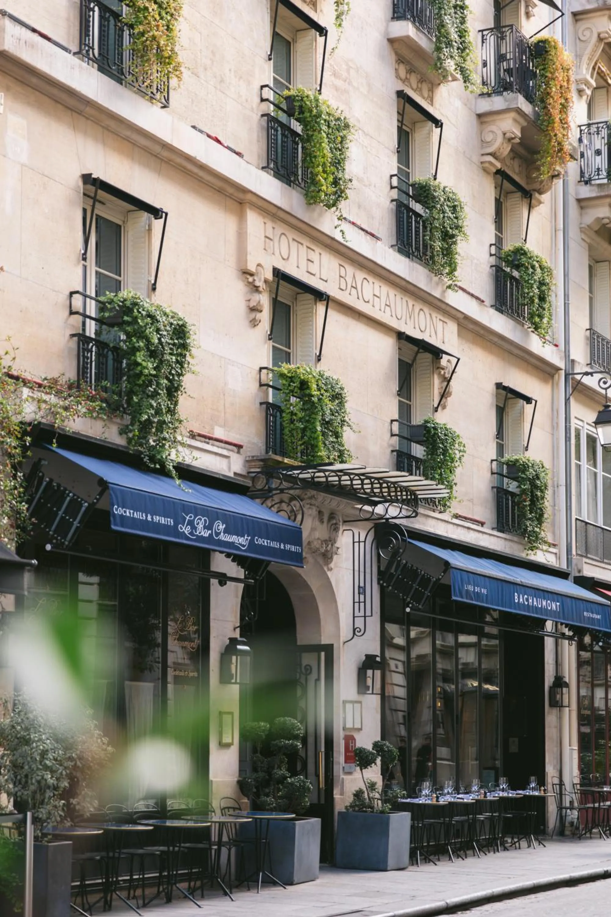 Property building in Hotel Bachaumont