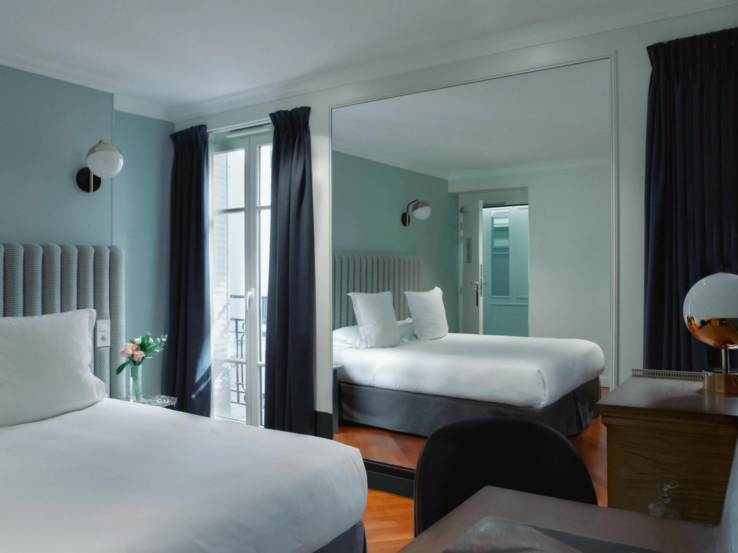 Bed in Hotel Bachaumont