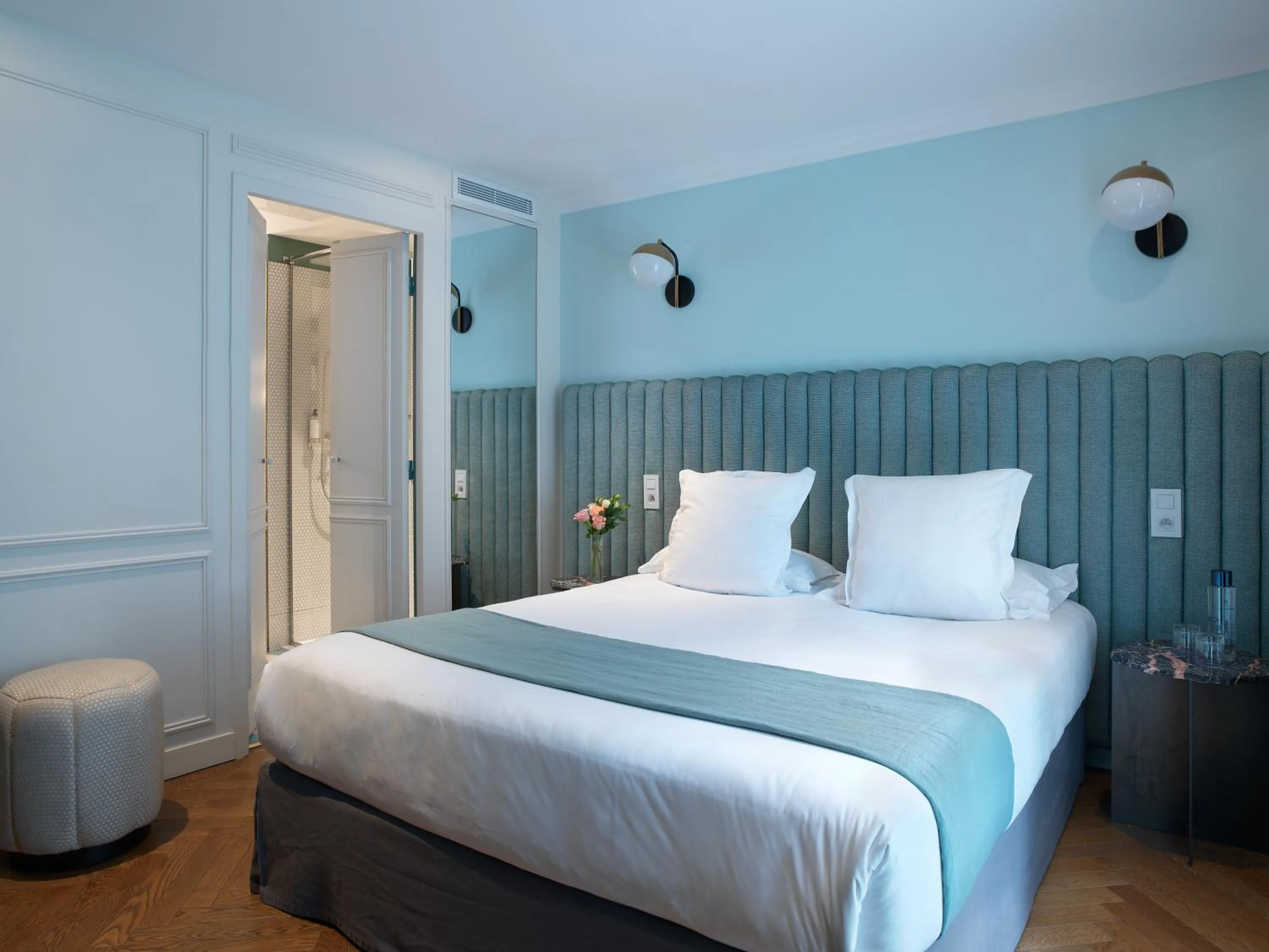 Bed in Hotel Bachaumont