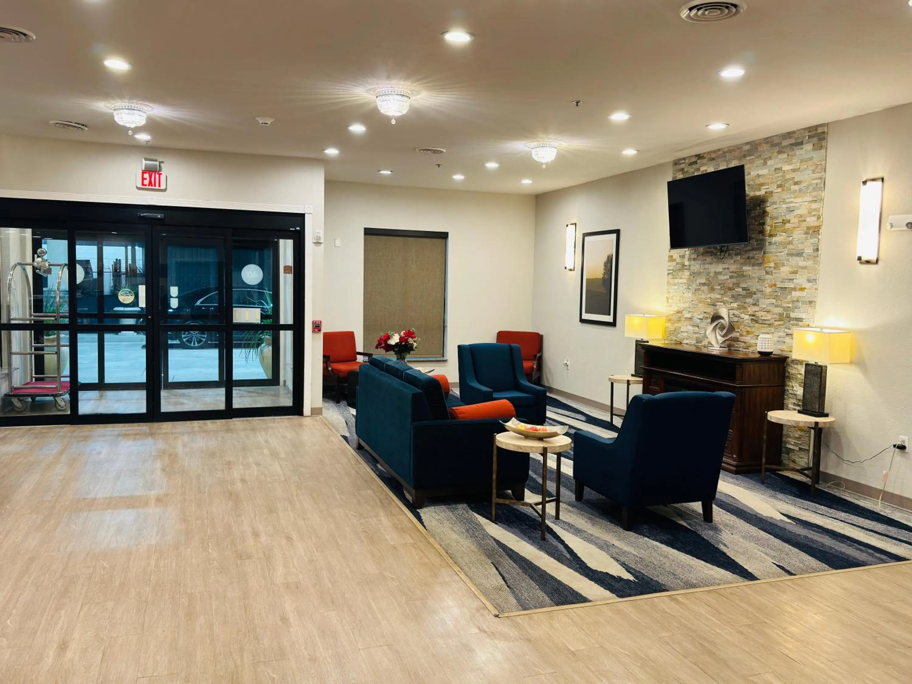 Living room in Comfort Suites Plymouth near US-30