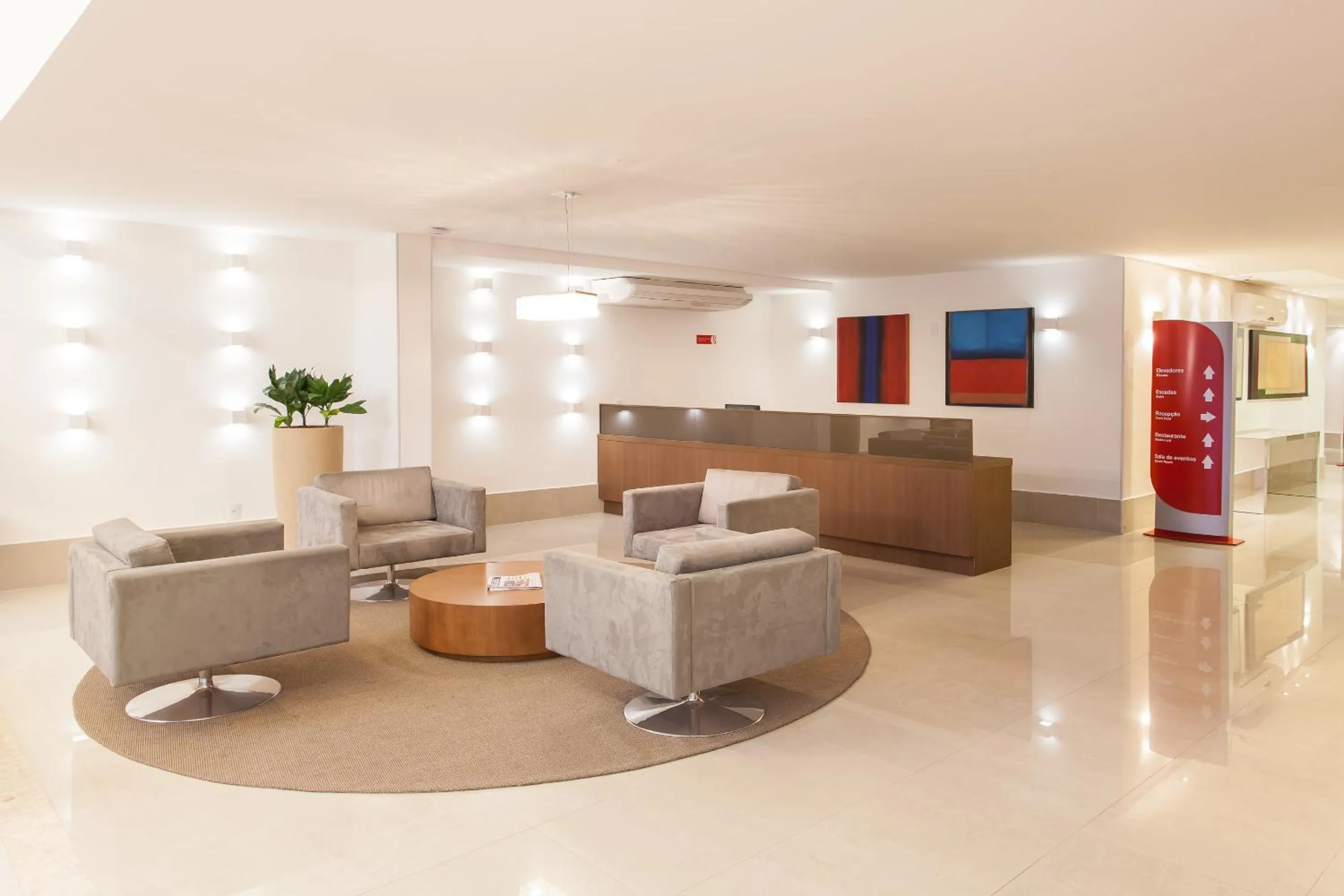 Lobby or reception in Ramada Hotel & Suites Campos Pelinca