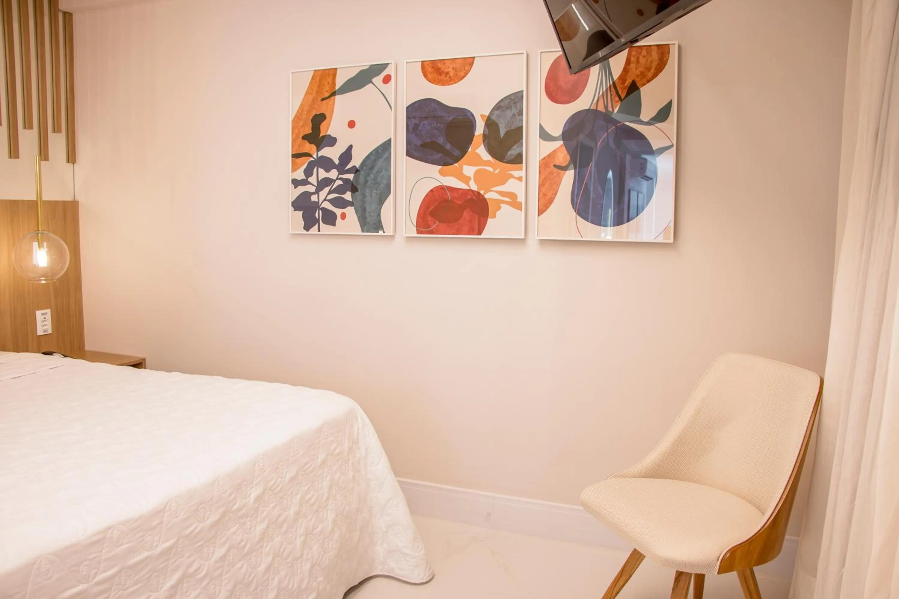 Bedroom, Bed in Ramada Hotel & Suites Campos Pelinca