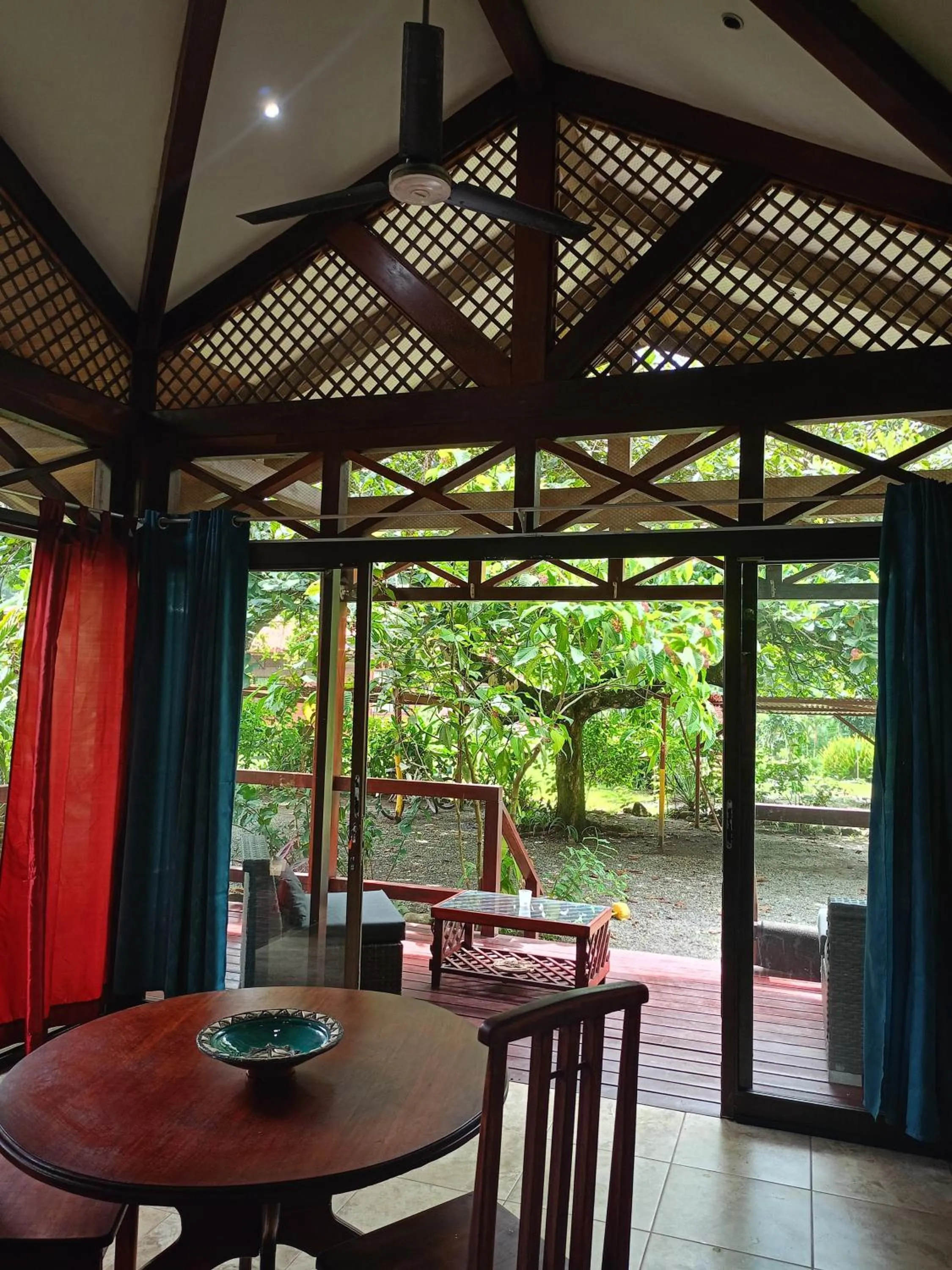 Dining area in Hotel Kenaki Lodge