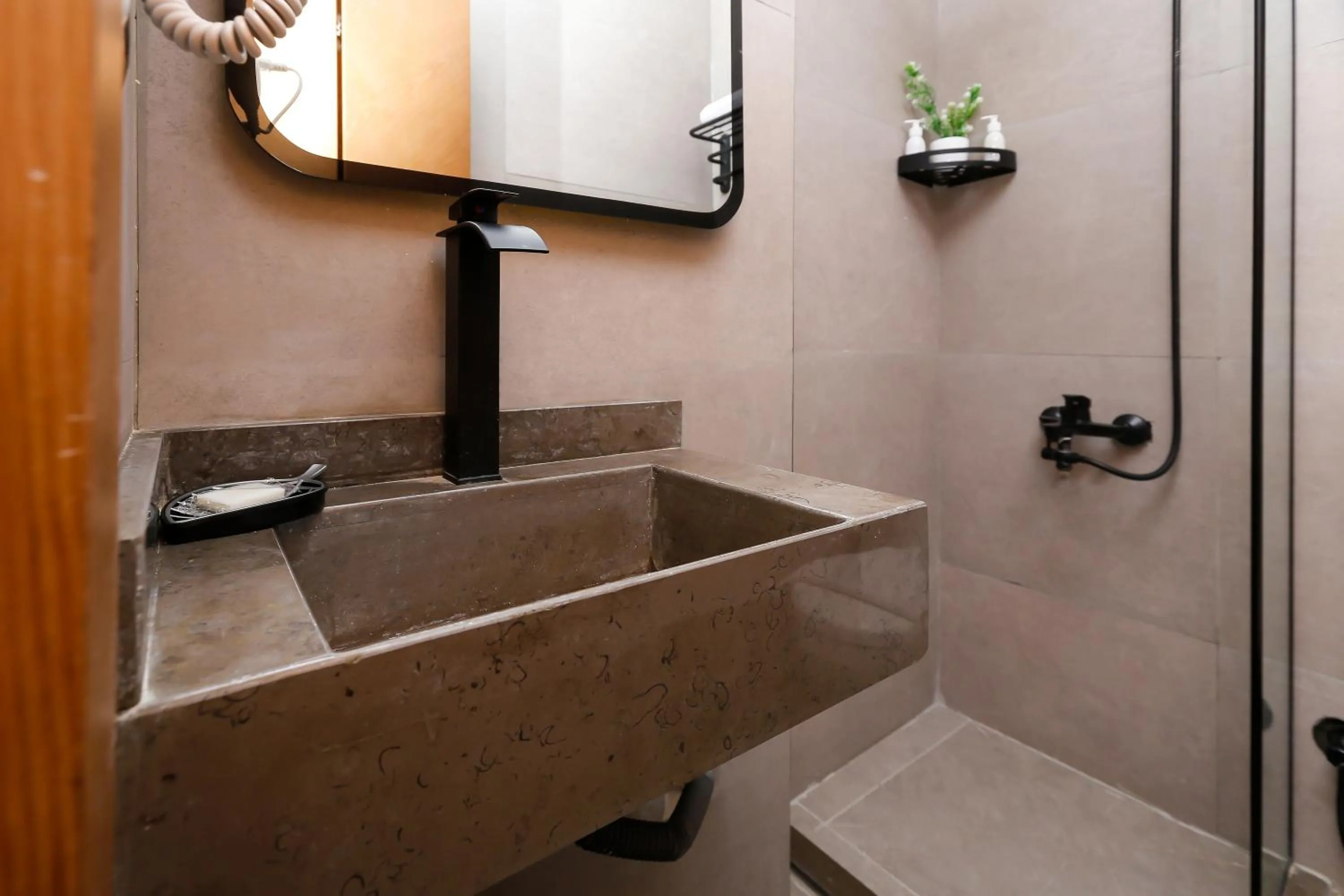 Shower in Rixoss tower Pyramids View