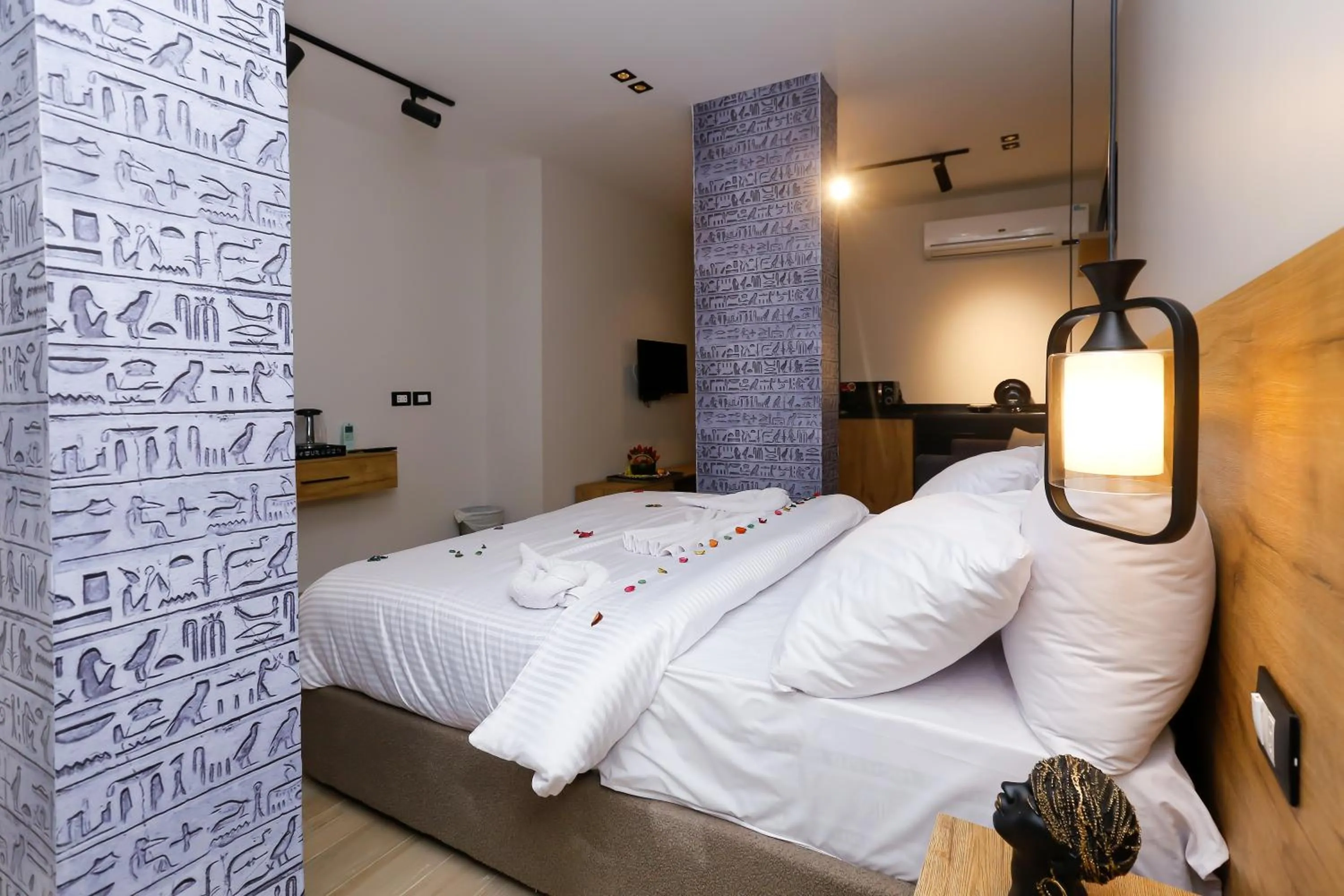 Bed in Rixoss tower Pyramids View