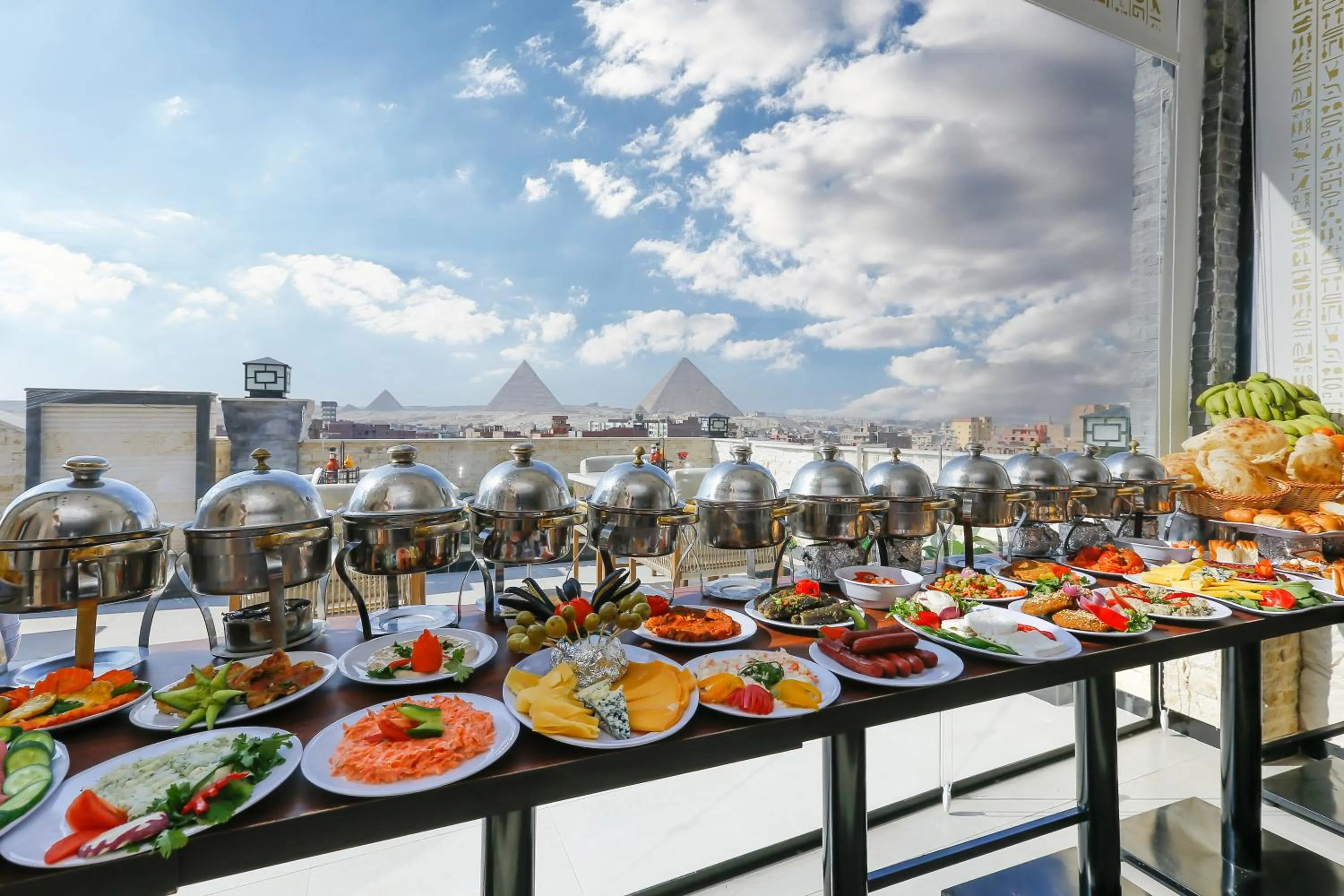 Restaurant/places to eat in Rixoss tower Pyramids View