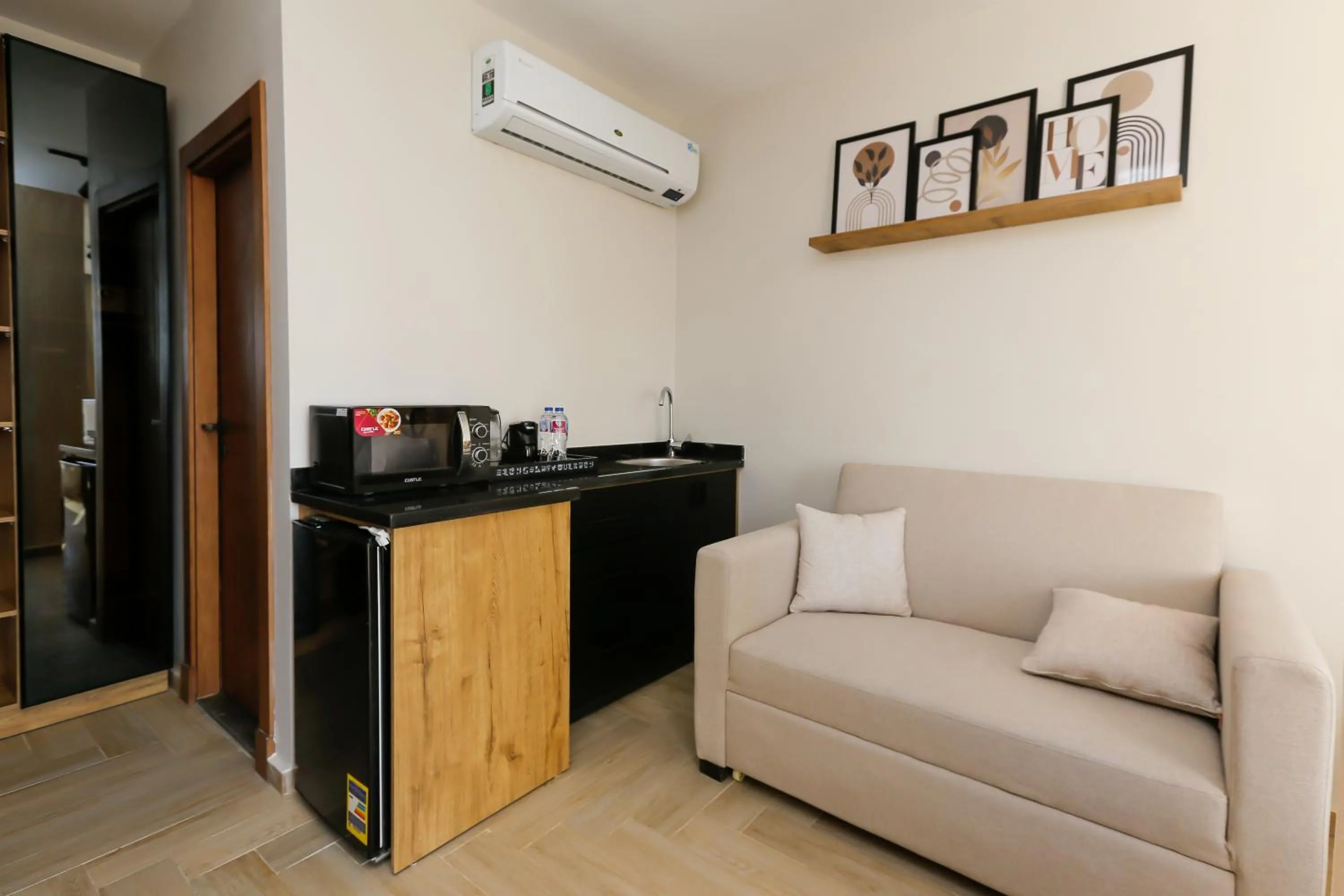 Bedroom in Rixoss tower Pyramids View