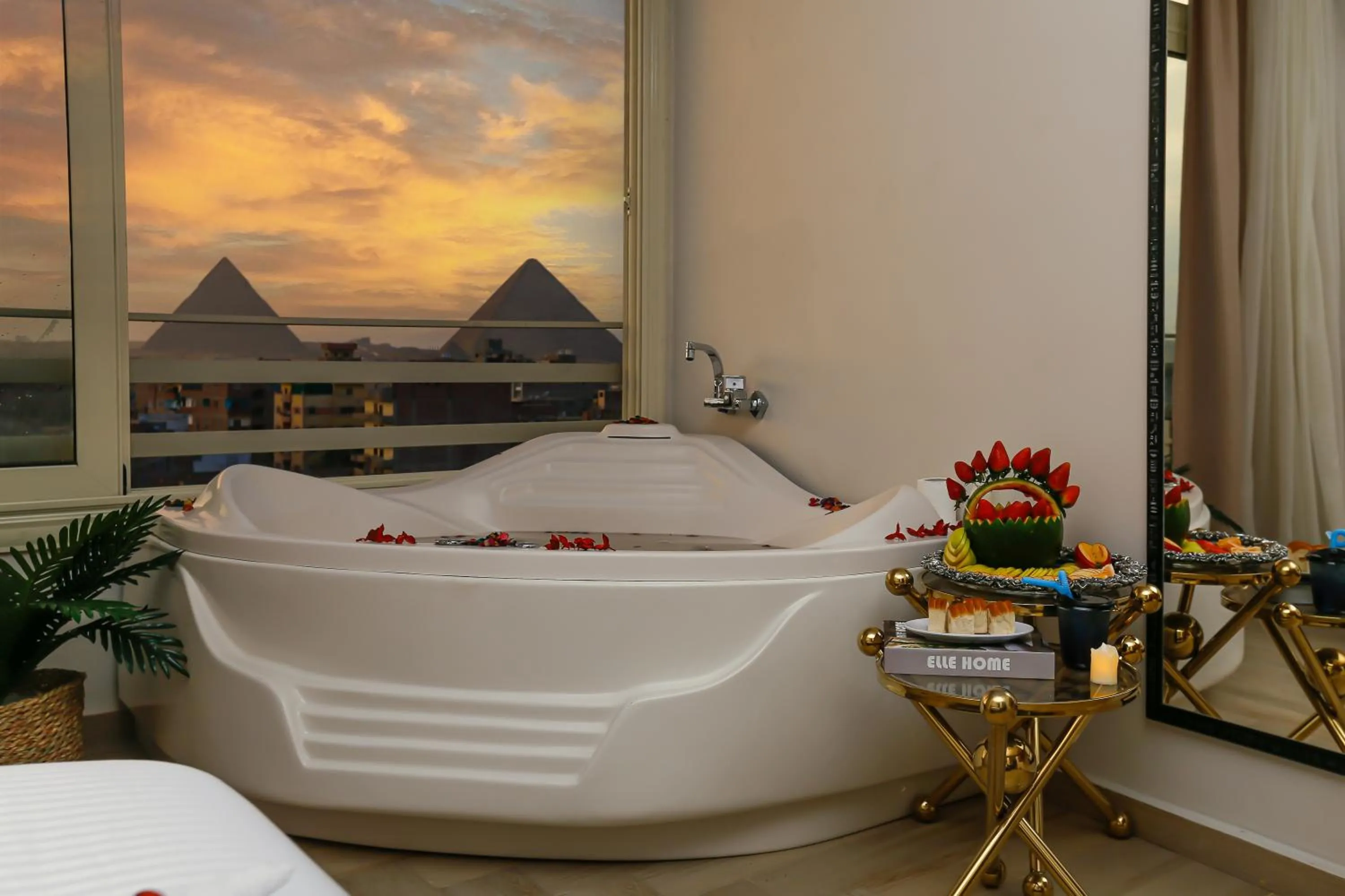 Hot Tub in Rixoss tower Pyramids View