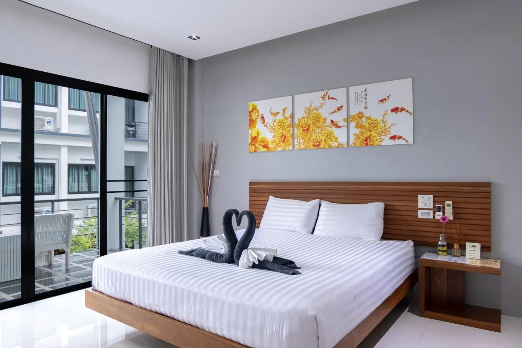 Photo of the whole room, Bed in Chaantalay Hotel