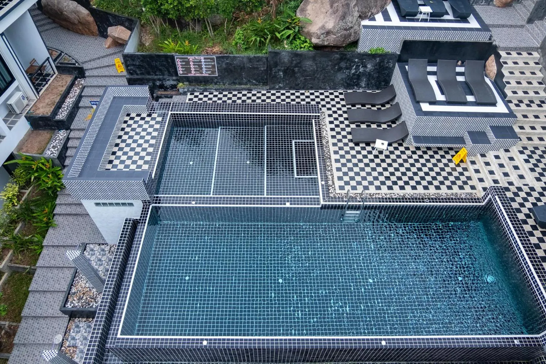 Swimming pool in Chaantalay Hotel