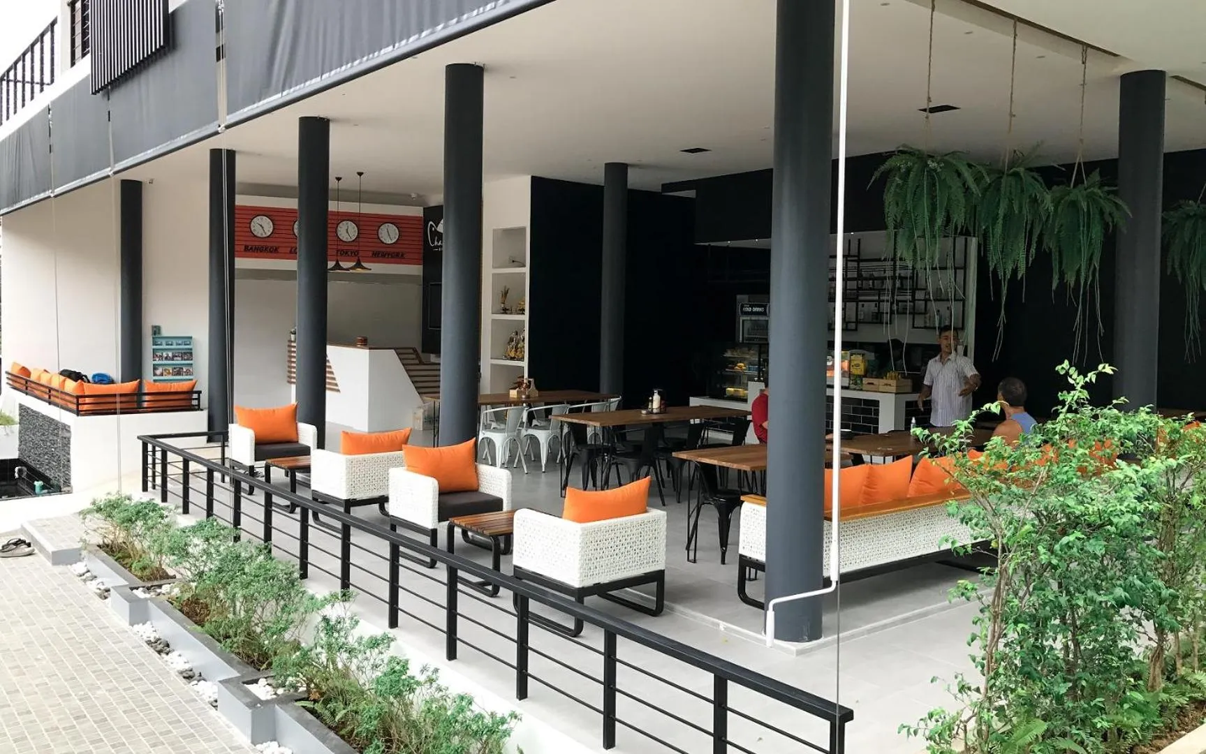 Restaurant/places to eat in Chaantalay Hotel