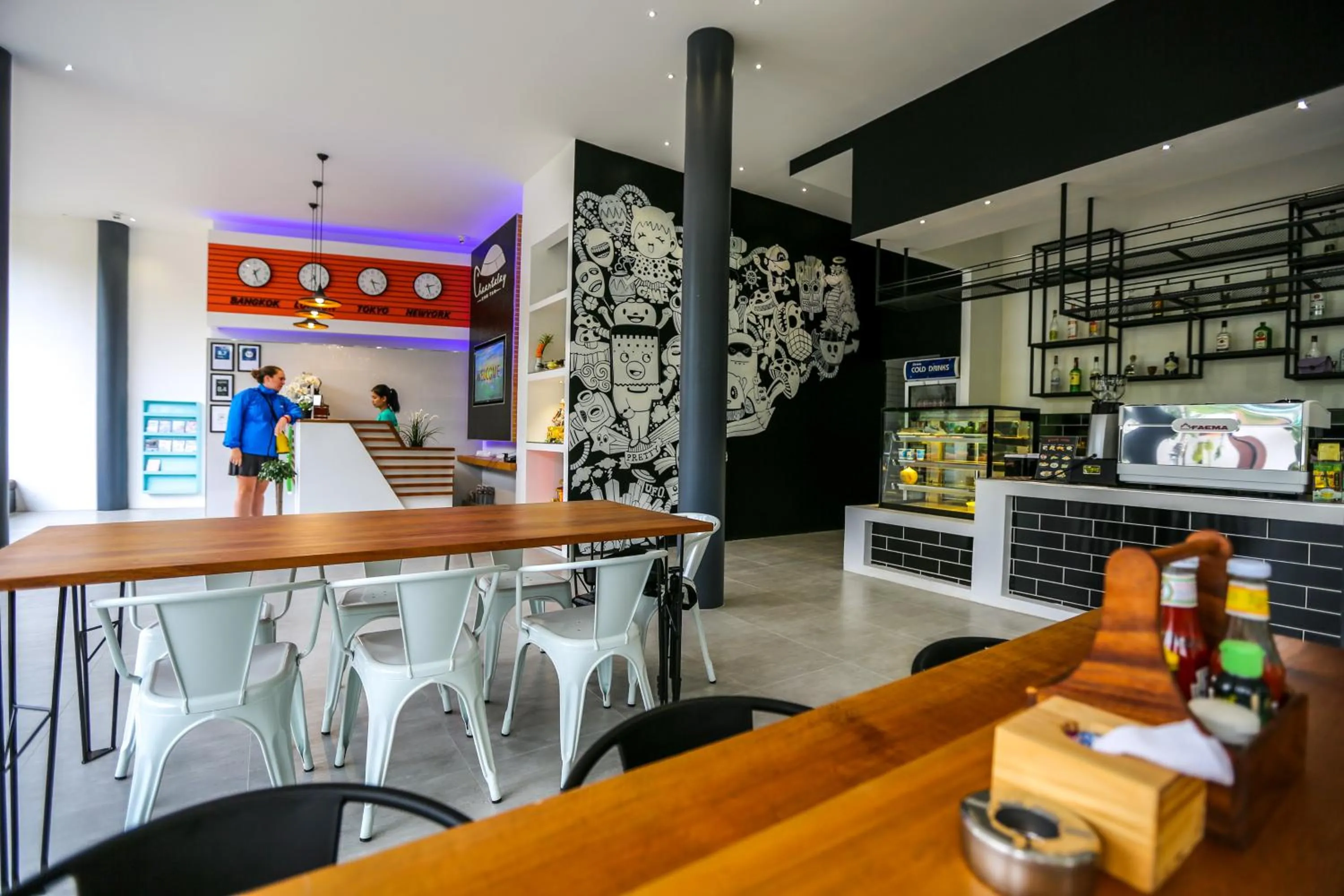 Restaurant/places to eat in Chaantalay Hotel