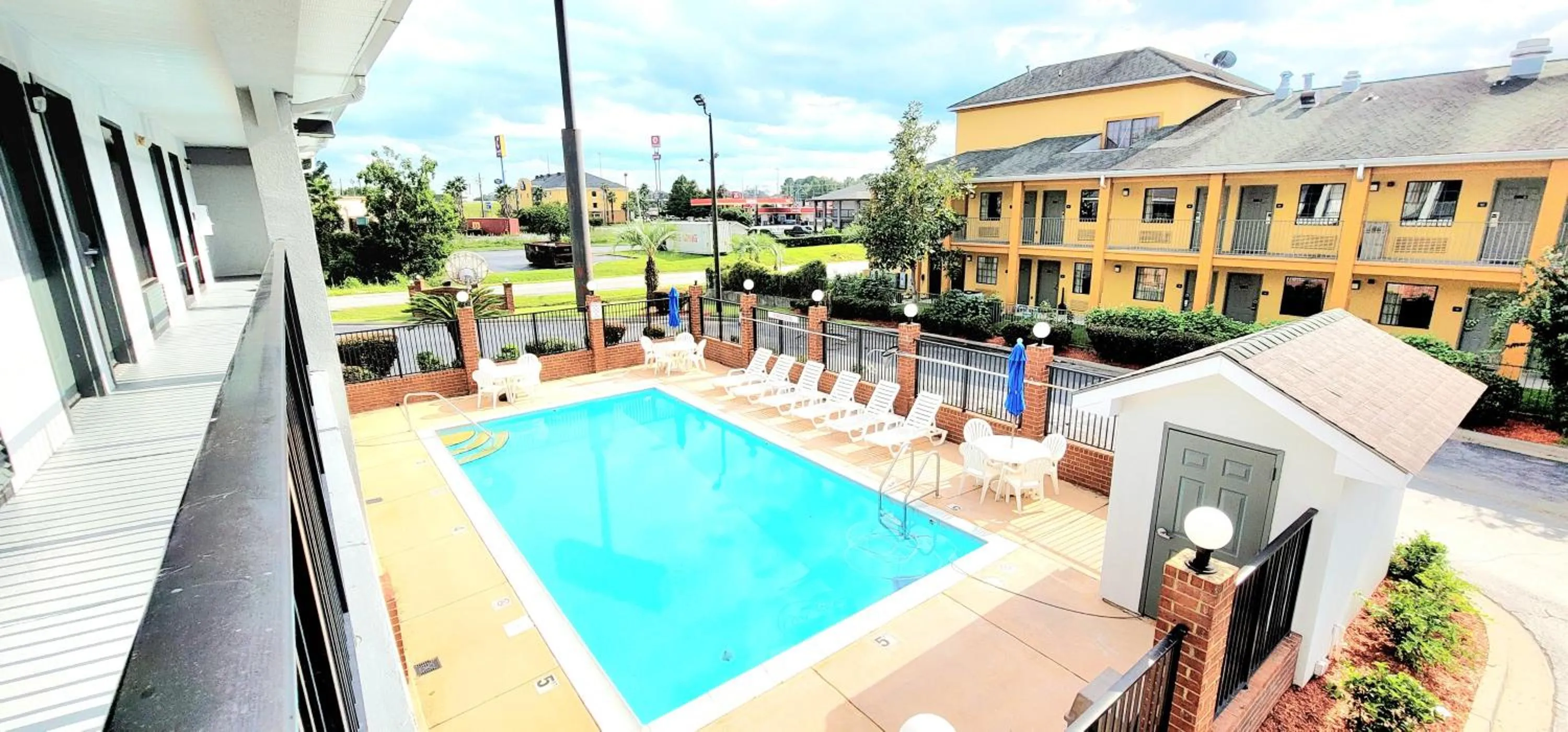 Swimming pool in Quality Inn Port Wentworth Savannah North