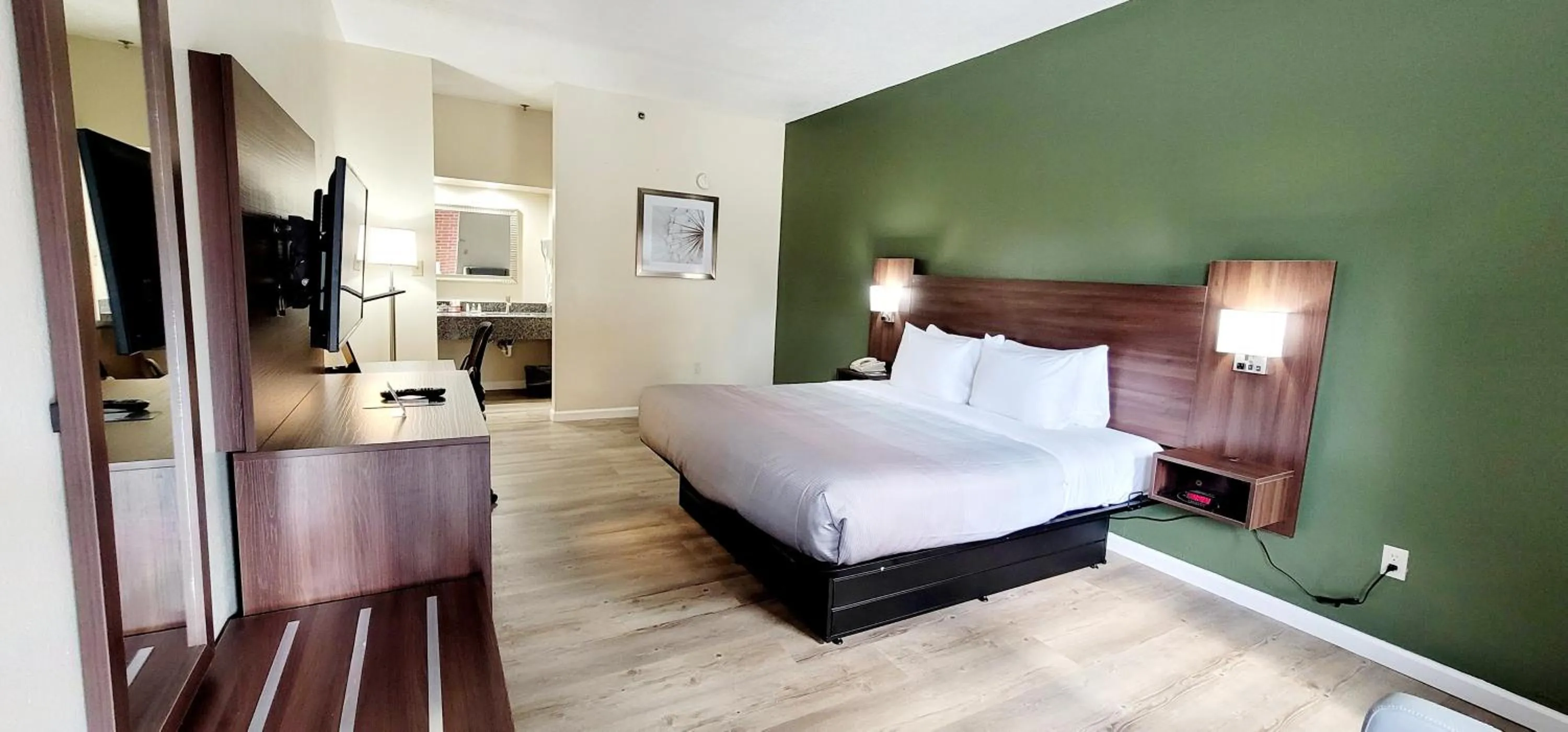 Photo of the whole room, Bed in Quality Inn Port Wentworth Savannah North