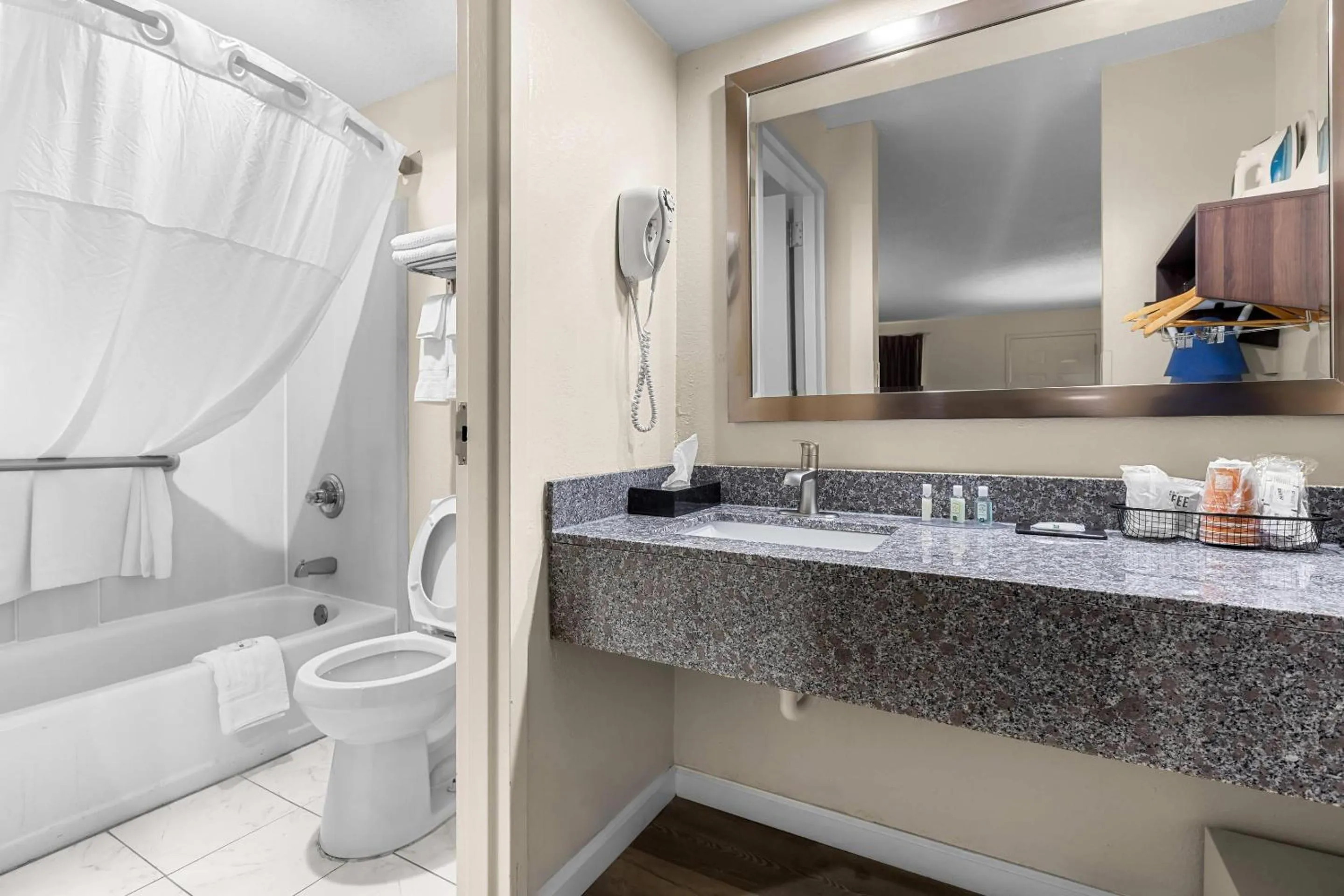 Bedroom in Quality Inn Port Wentworth Savannah North