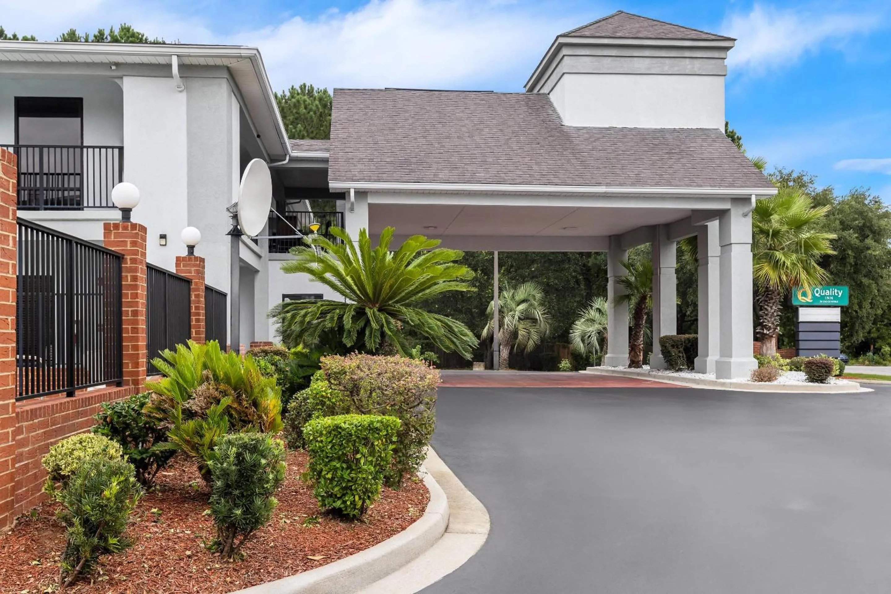 Property building in Quality Inn Port Wentworth Savannah North