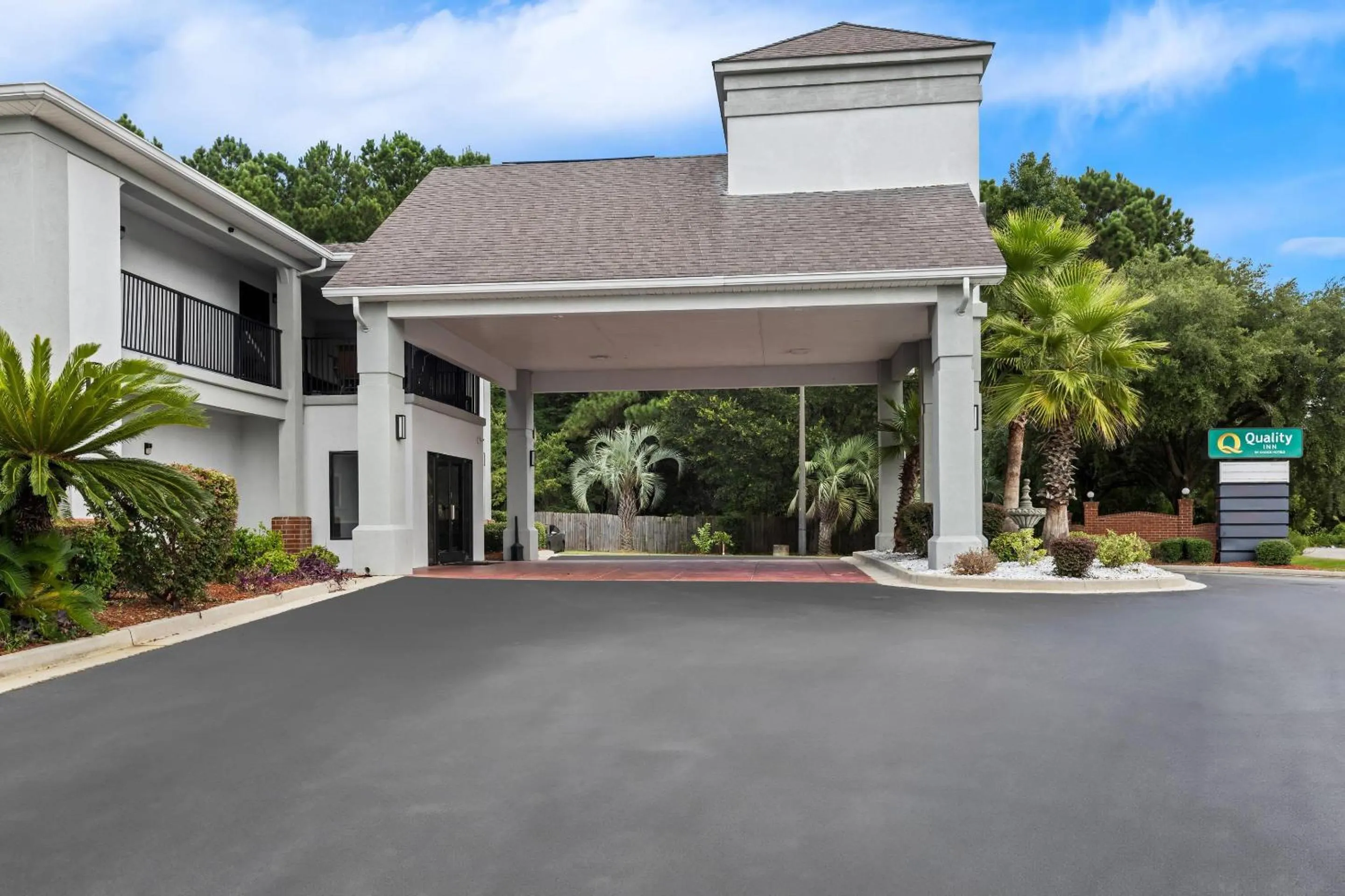 Property building in Quality Inn Port Wentworth Savannah North