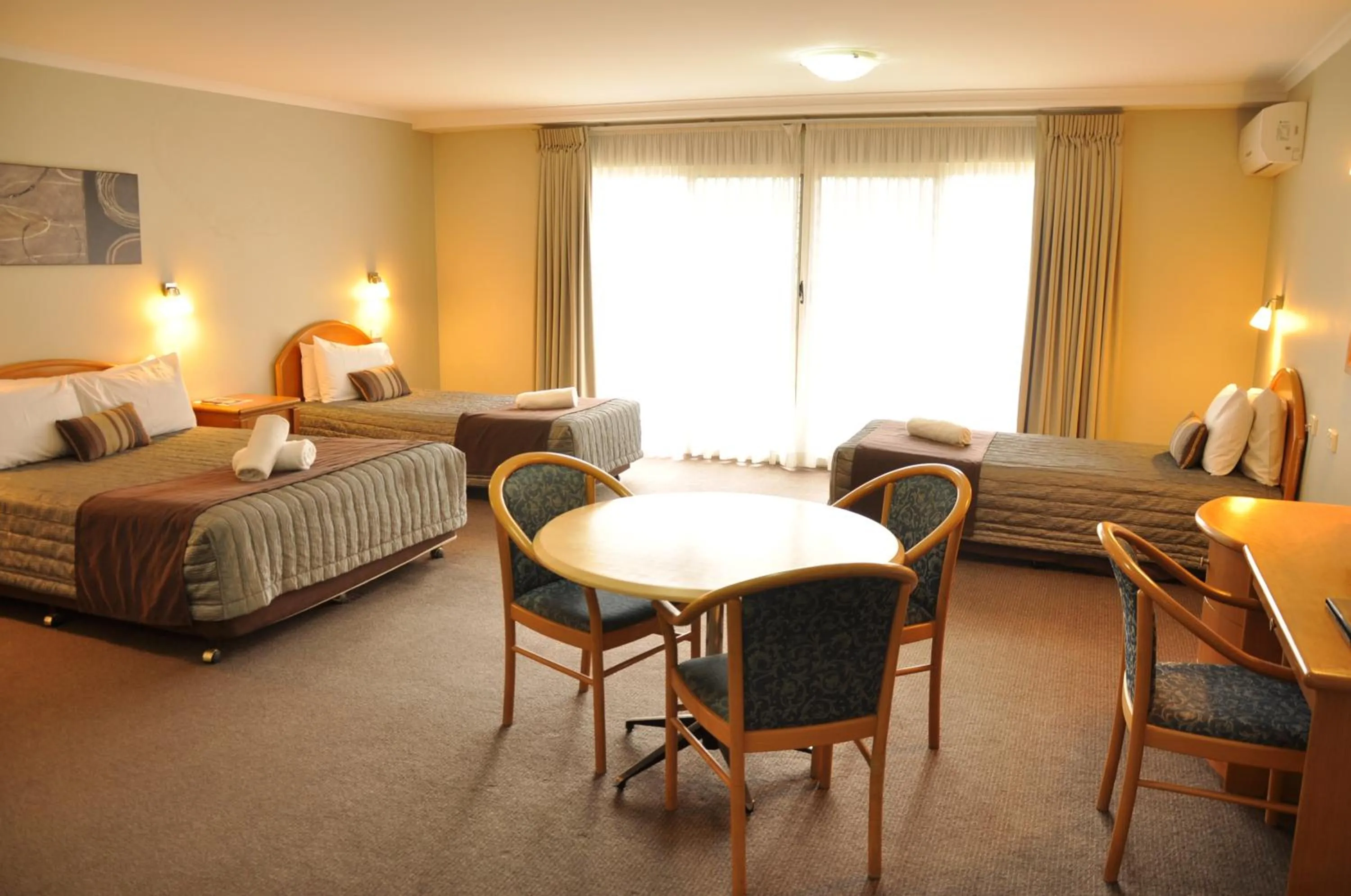 Living room, Bed in Chittaway Motel