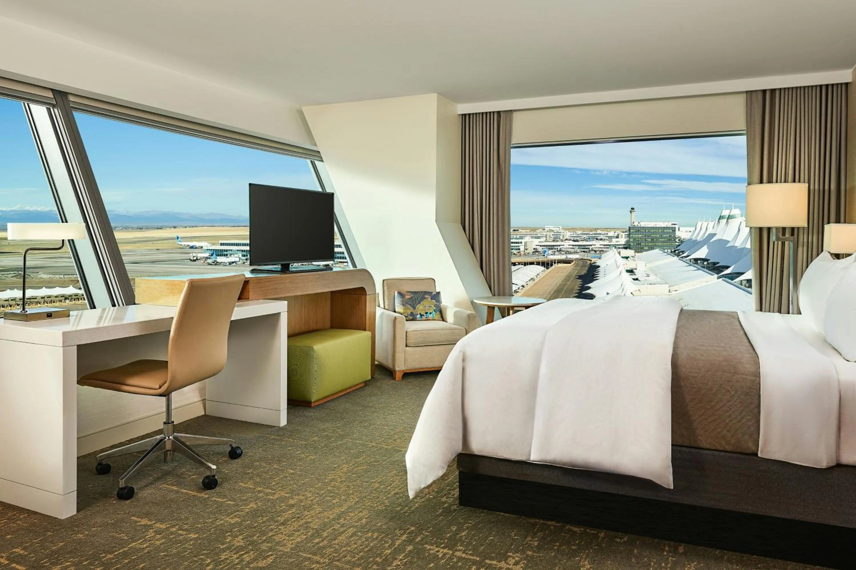 Photo of the whole room, Bed in The Westin Denver International Airport