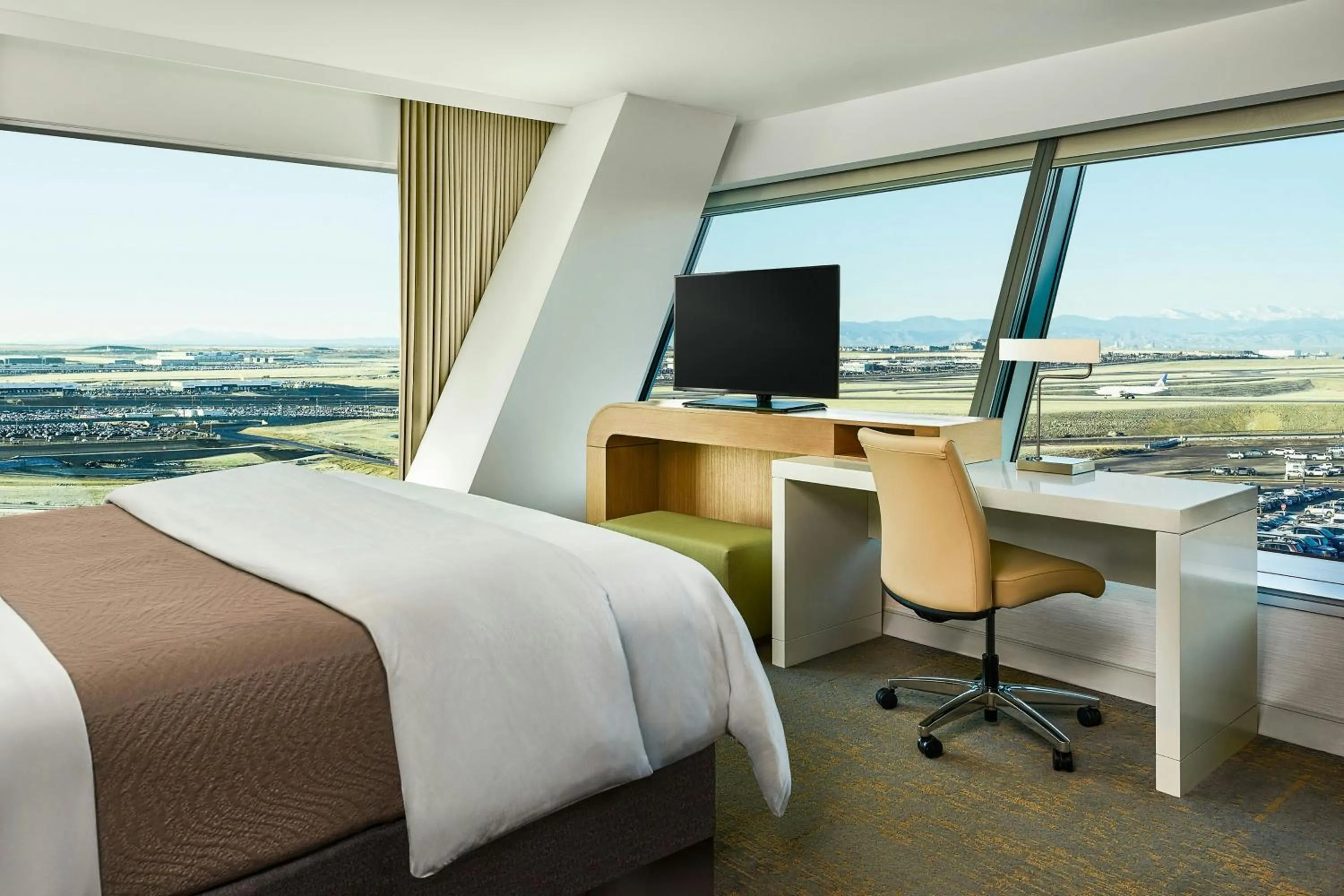 Photo of the whole room, Bed in The Westin Denver International Airport