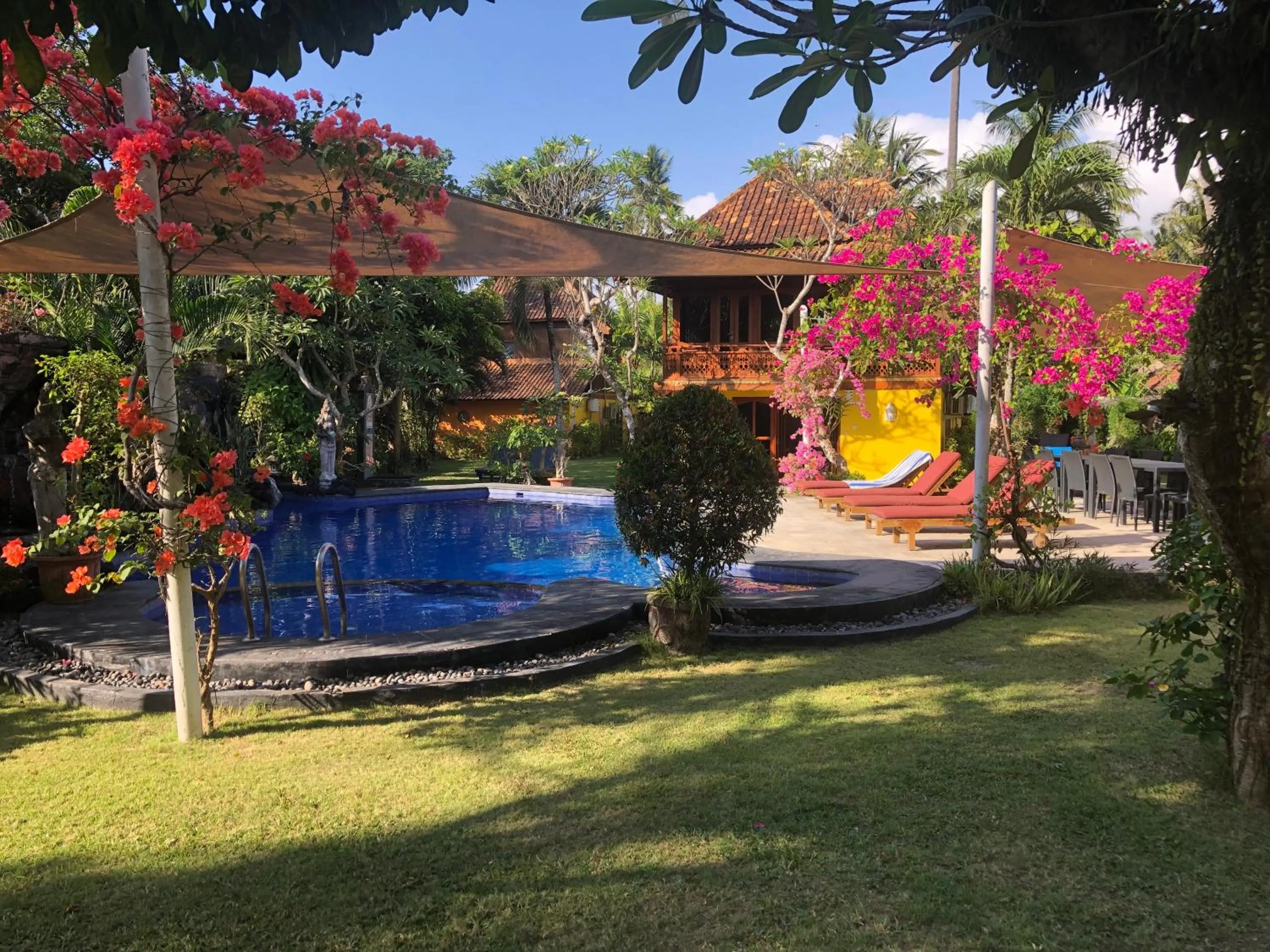 Swimming pool in Kura Kura Villas & Candidasa Mini Golf
