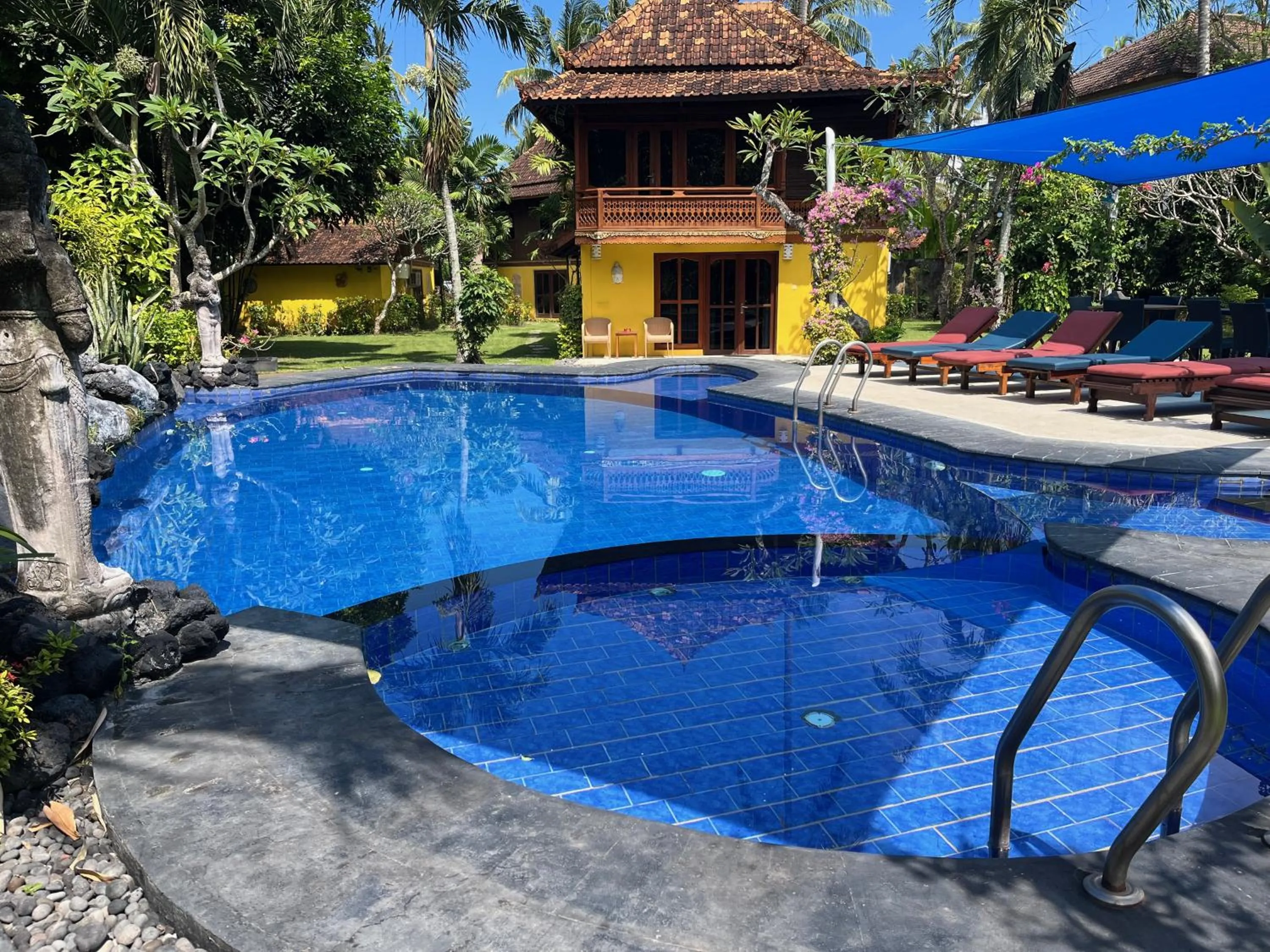 Swimming pool in Kura Kura Villas & Candidasa Mini Golf
