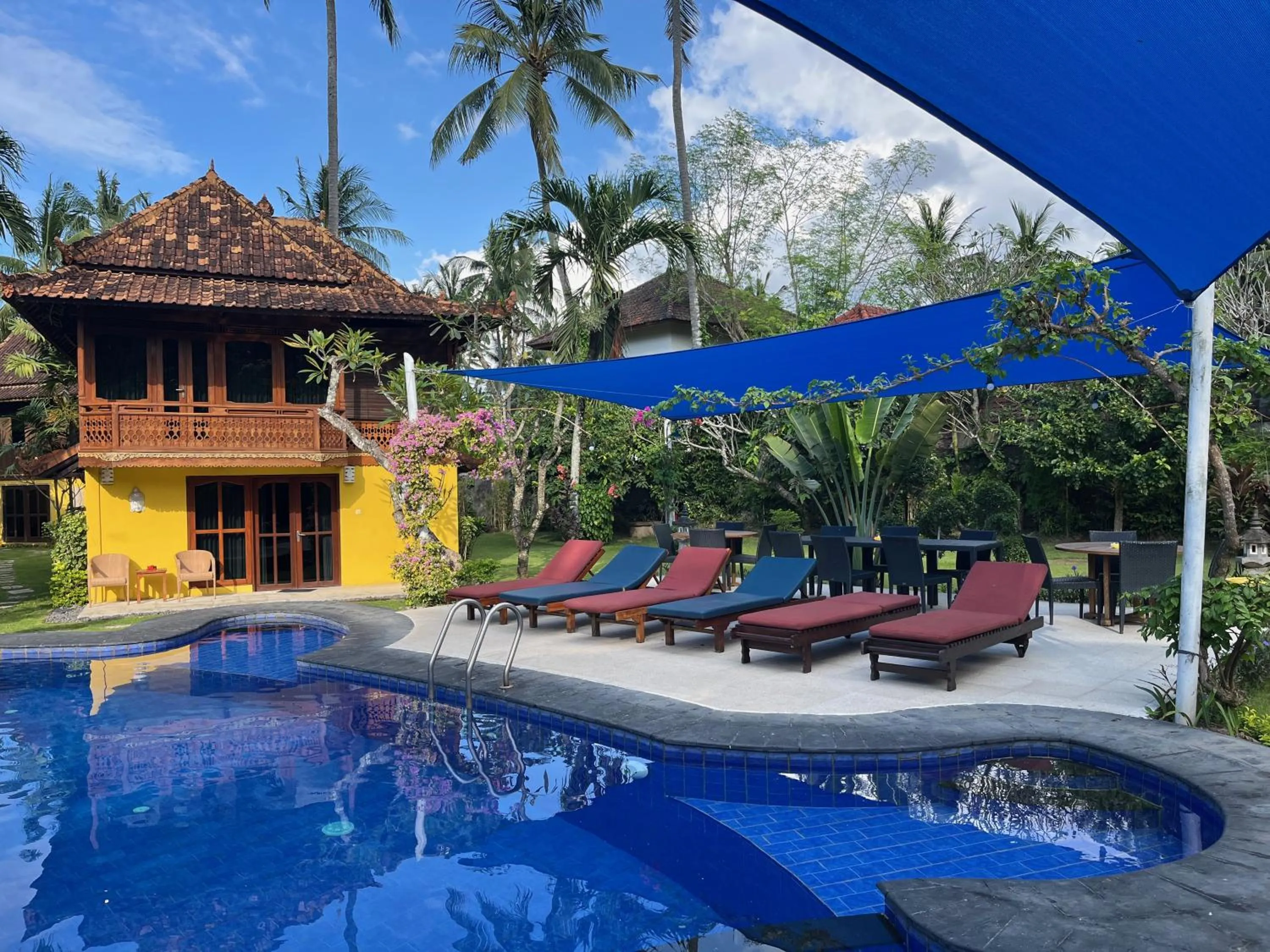 Swimming pool in Kura Kura Villas & Candidasa Mini Golf