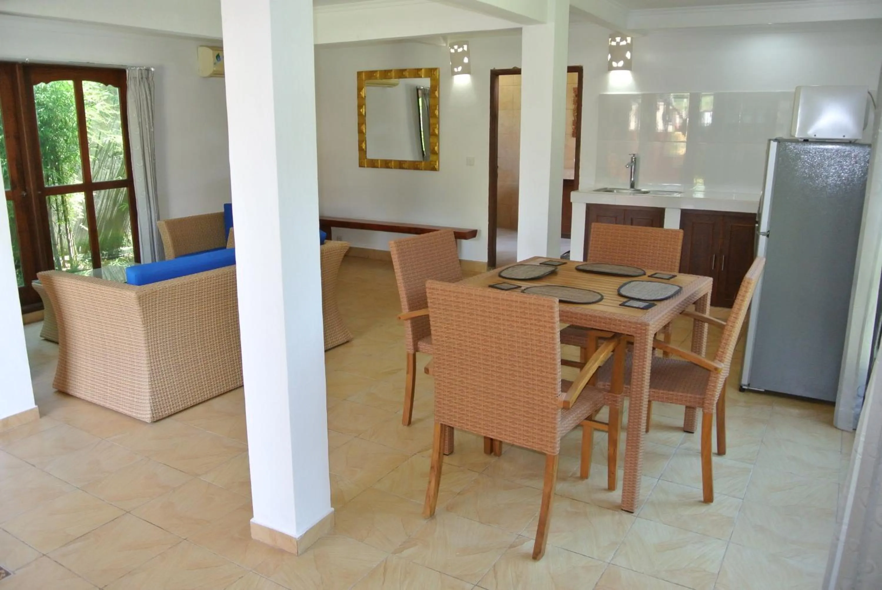 Dining area in Kura Kura Villas & Candidasa Mini Golf