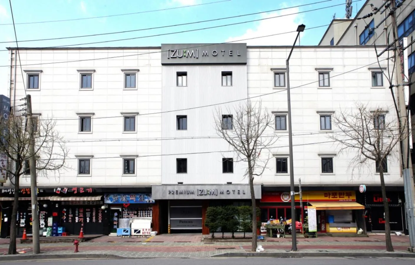 Property building in ZUM Motel