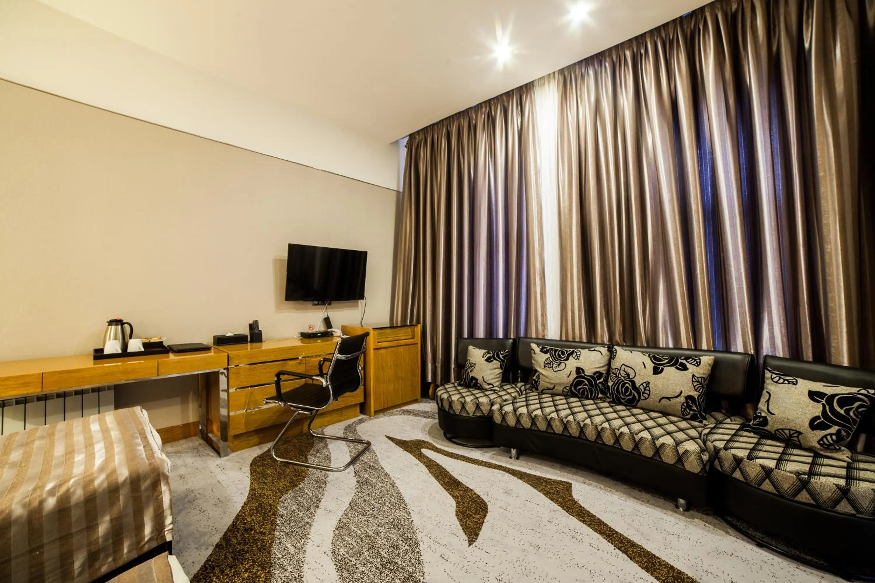 Photo of the whole room in Absolute Hotel