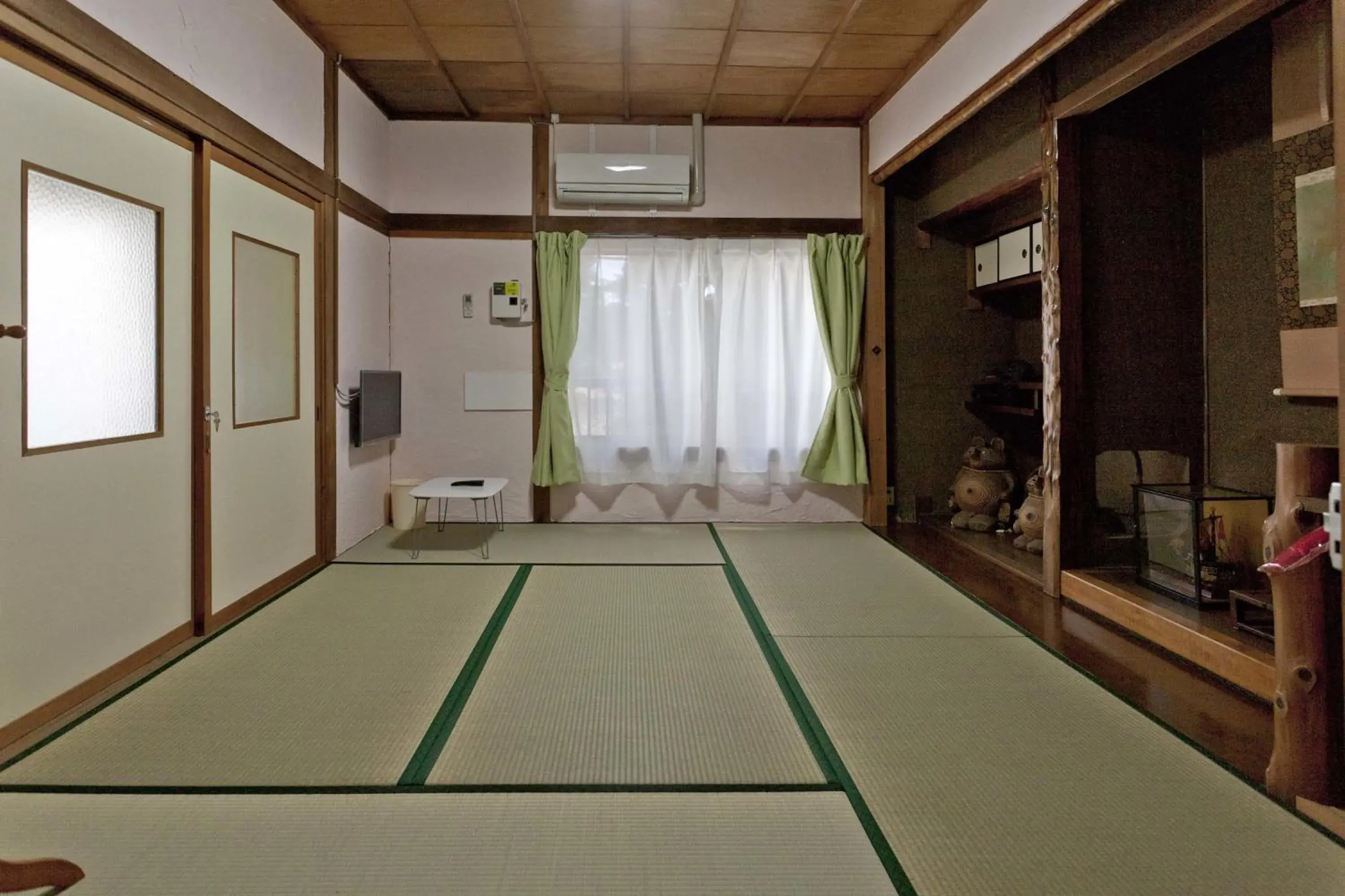 Japanese-Style Standard Room with Shared Bathroom - single occupancy in Dormitory Sandanya Guesthouse Japanese-Style Standard Room with Shared Bathroom - single occupancy in Dormitory Sandanya Guesthouse