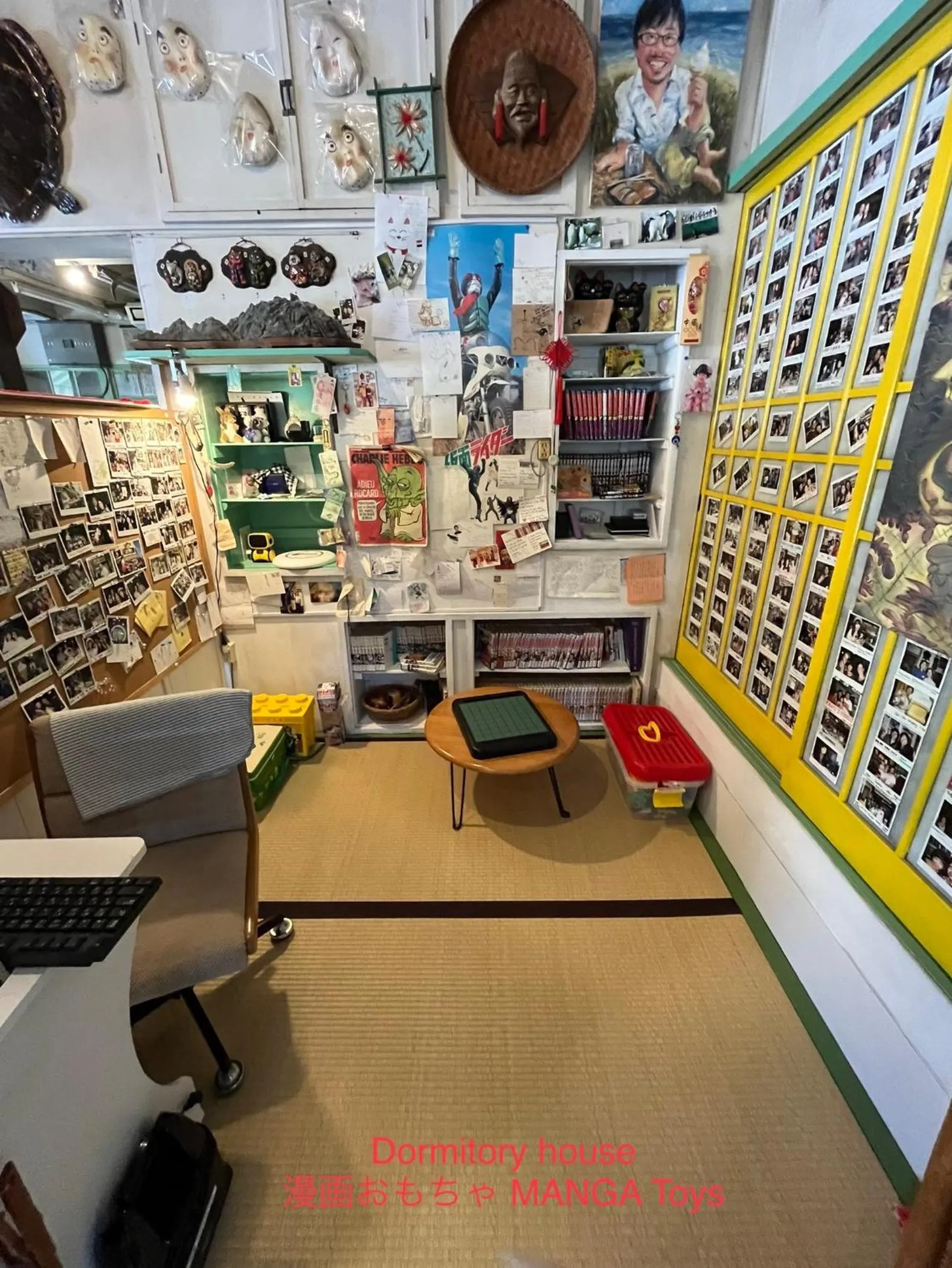 Seating area in Dormitory Sandanya Guesthouse