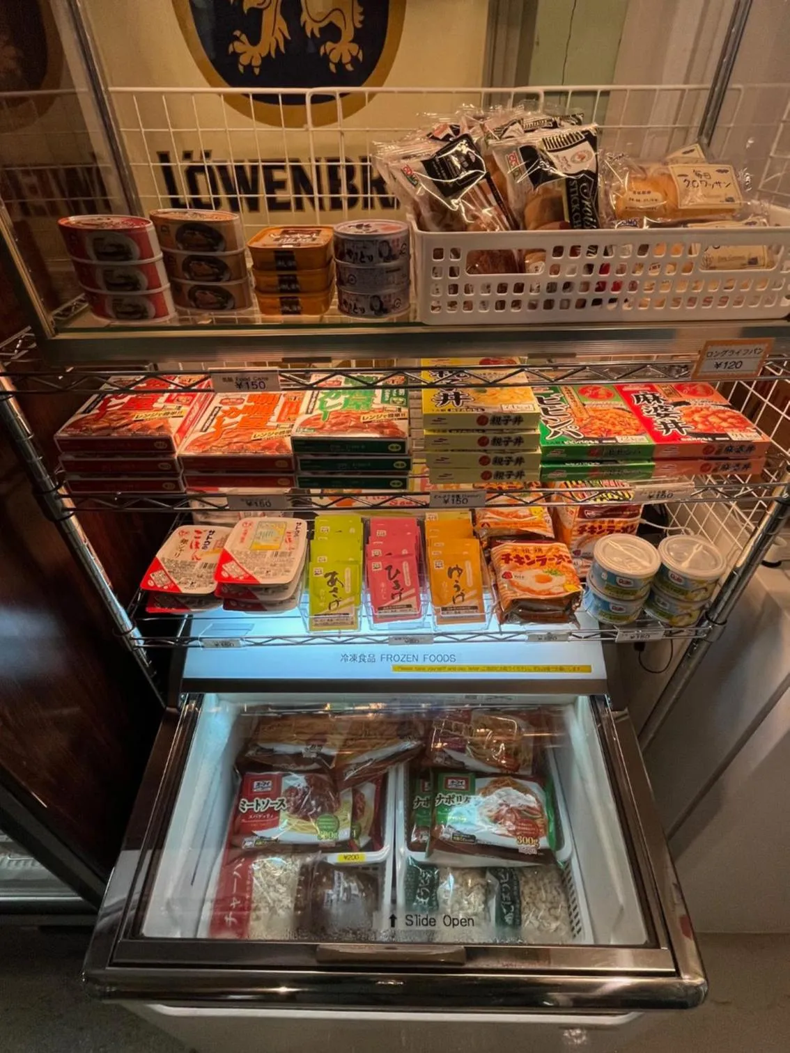 Food and drinks in Dormitory Sandanya Guesthouse