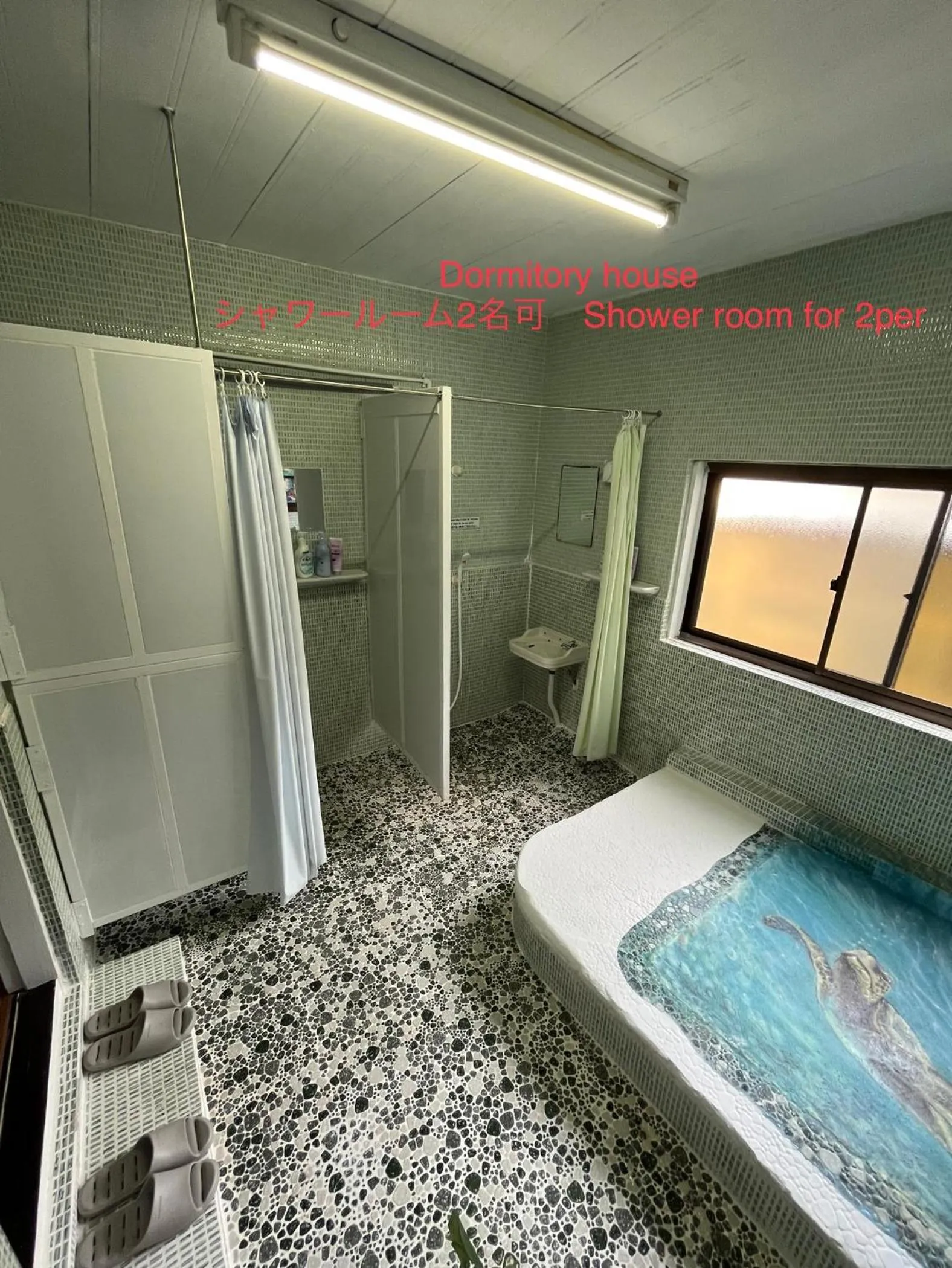 Shower in Dormitory Sandanya Guesthouse