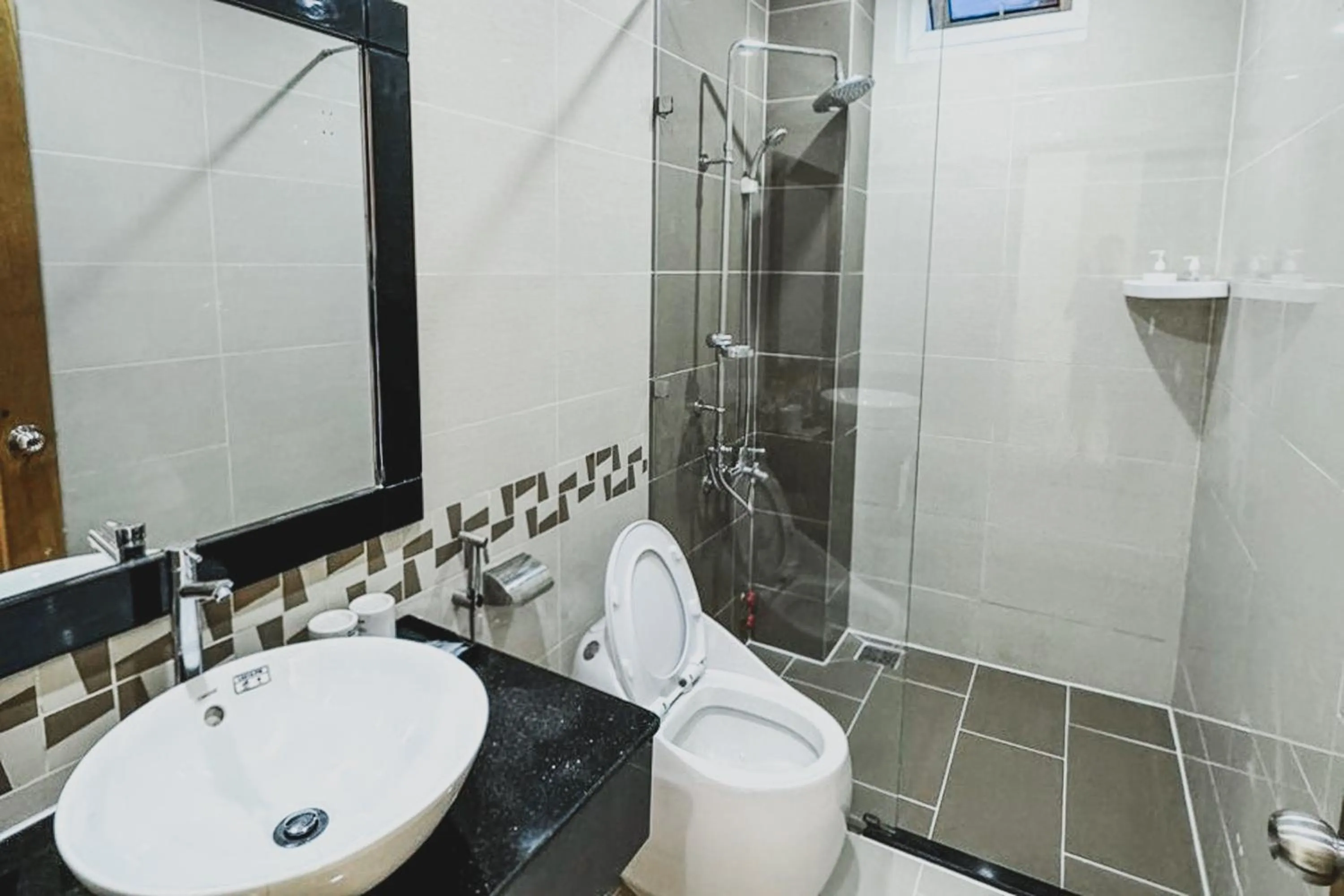 Shower in Ngoc San San Hotel HCM