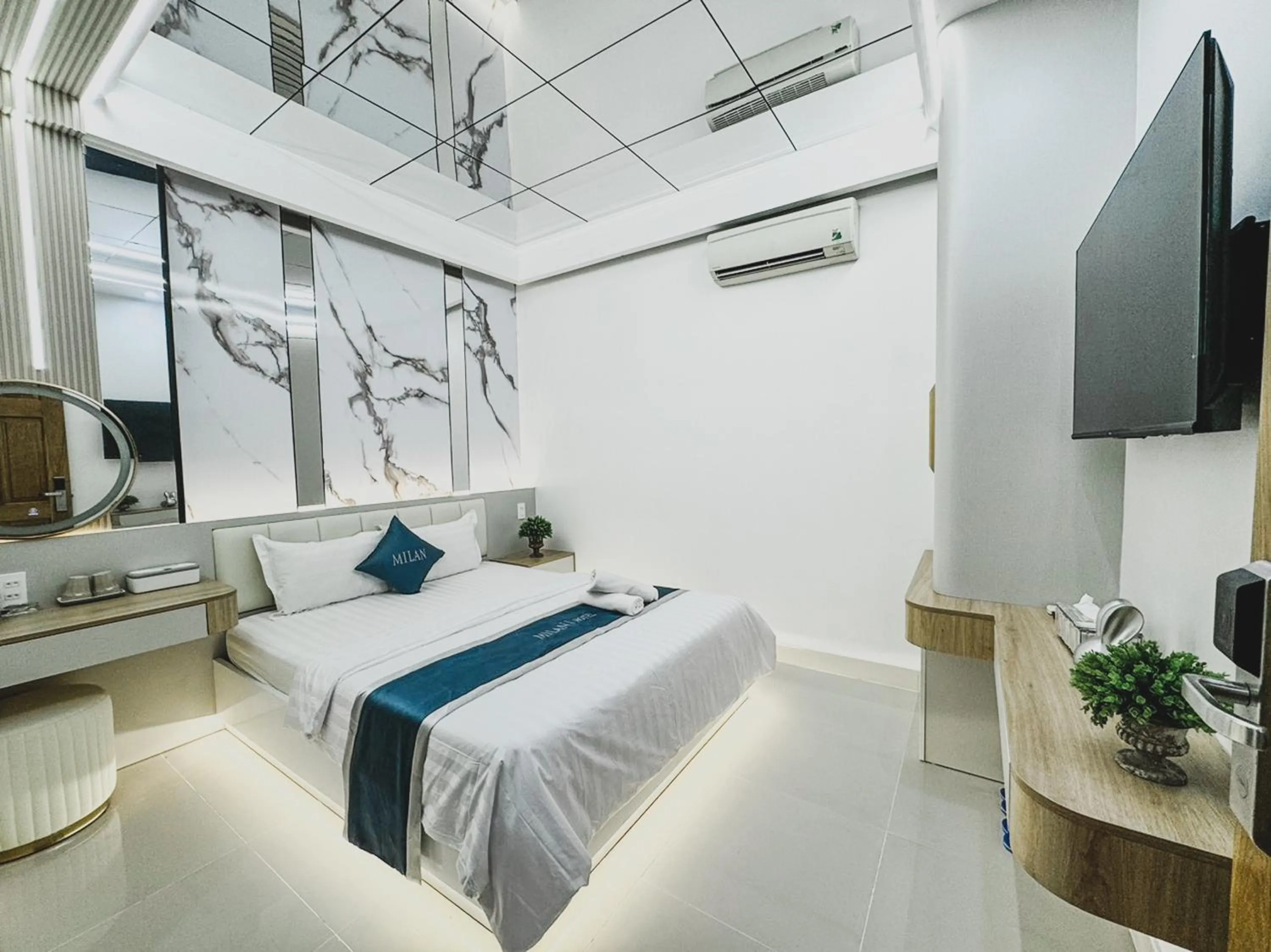 Bed in Ngoc San San Hotel HCM