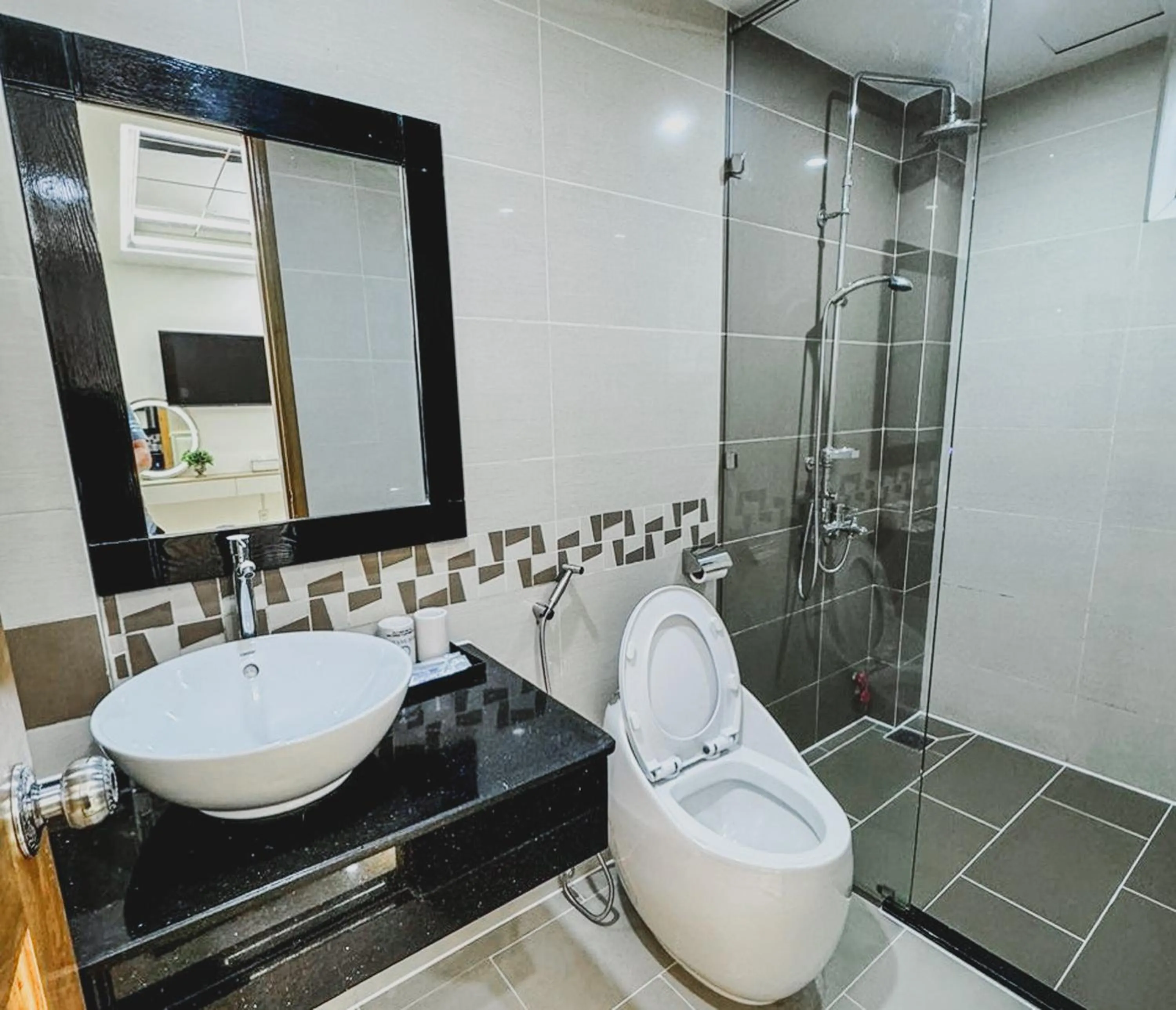 Shower in Ngoc San San Hotel HCM