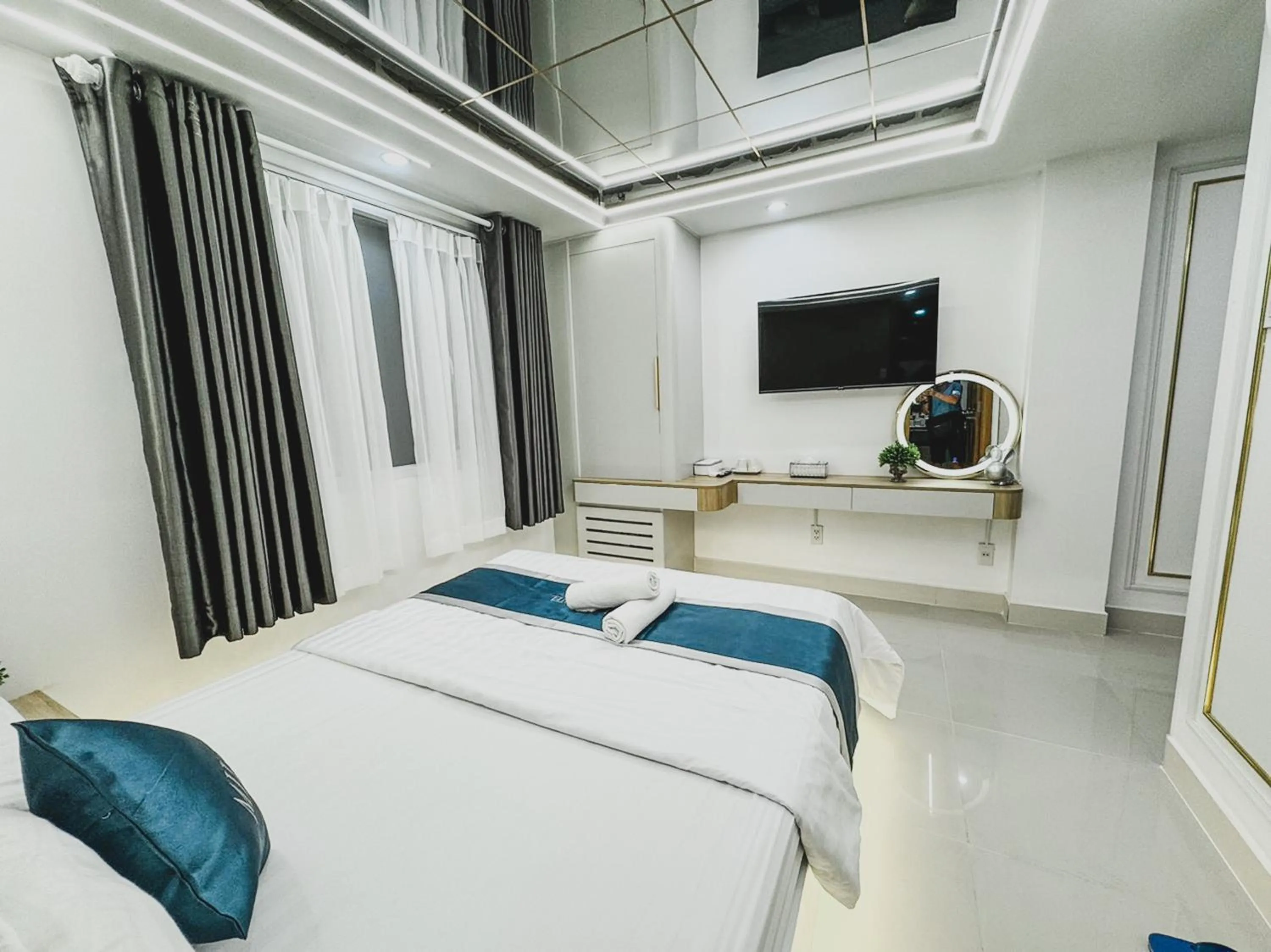 Bed in Ngoc San San Hotel HCM