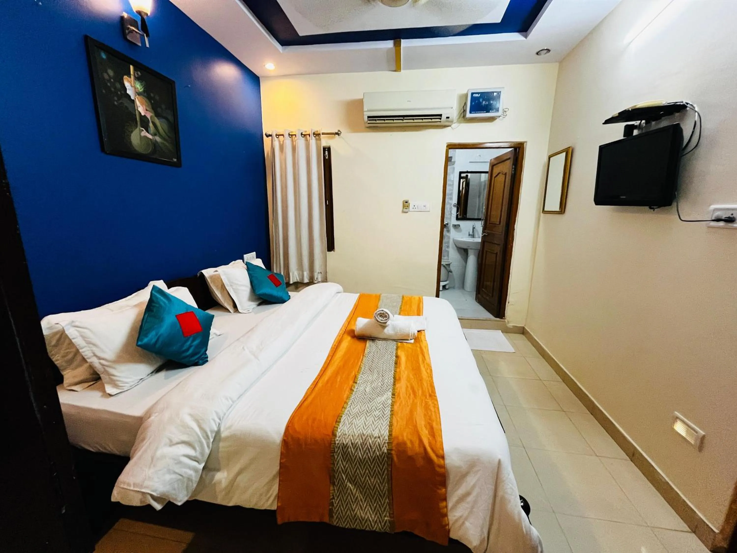 Bed in Golden Marigold Hotel