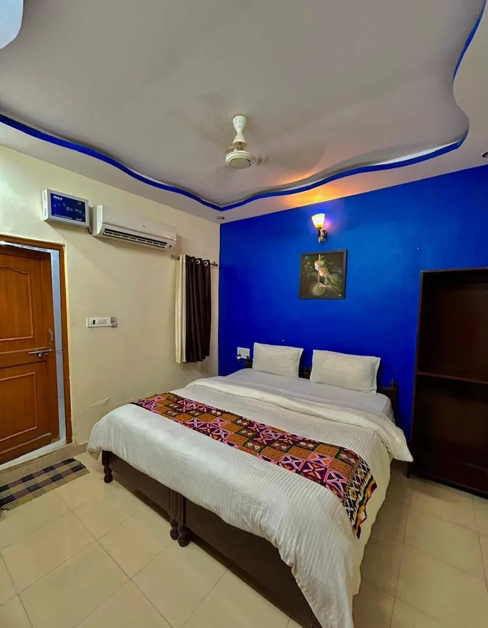 Bed in Golden Marigold Hotel