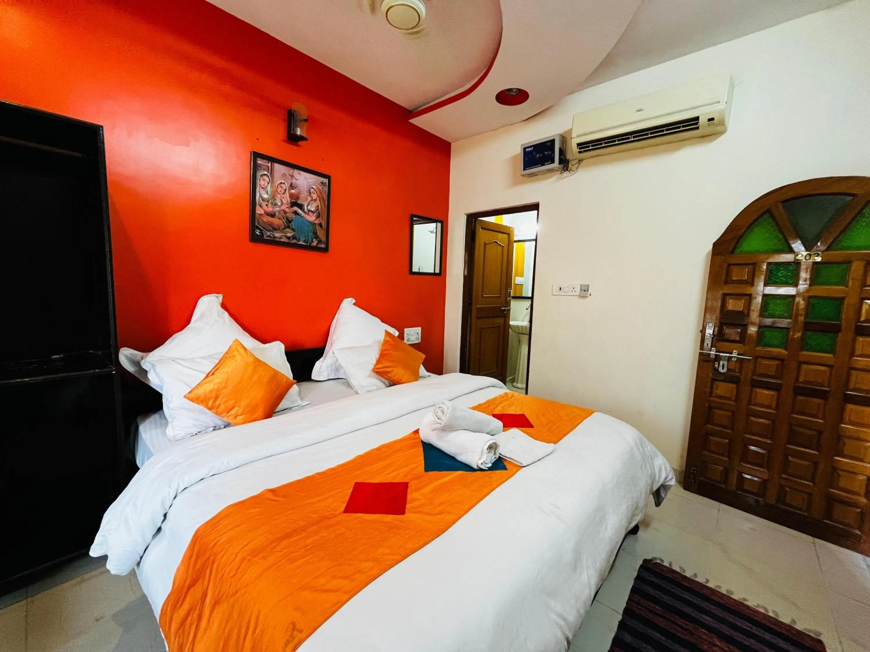 Bedroom, Bed in Golden Marigold Hotel