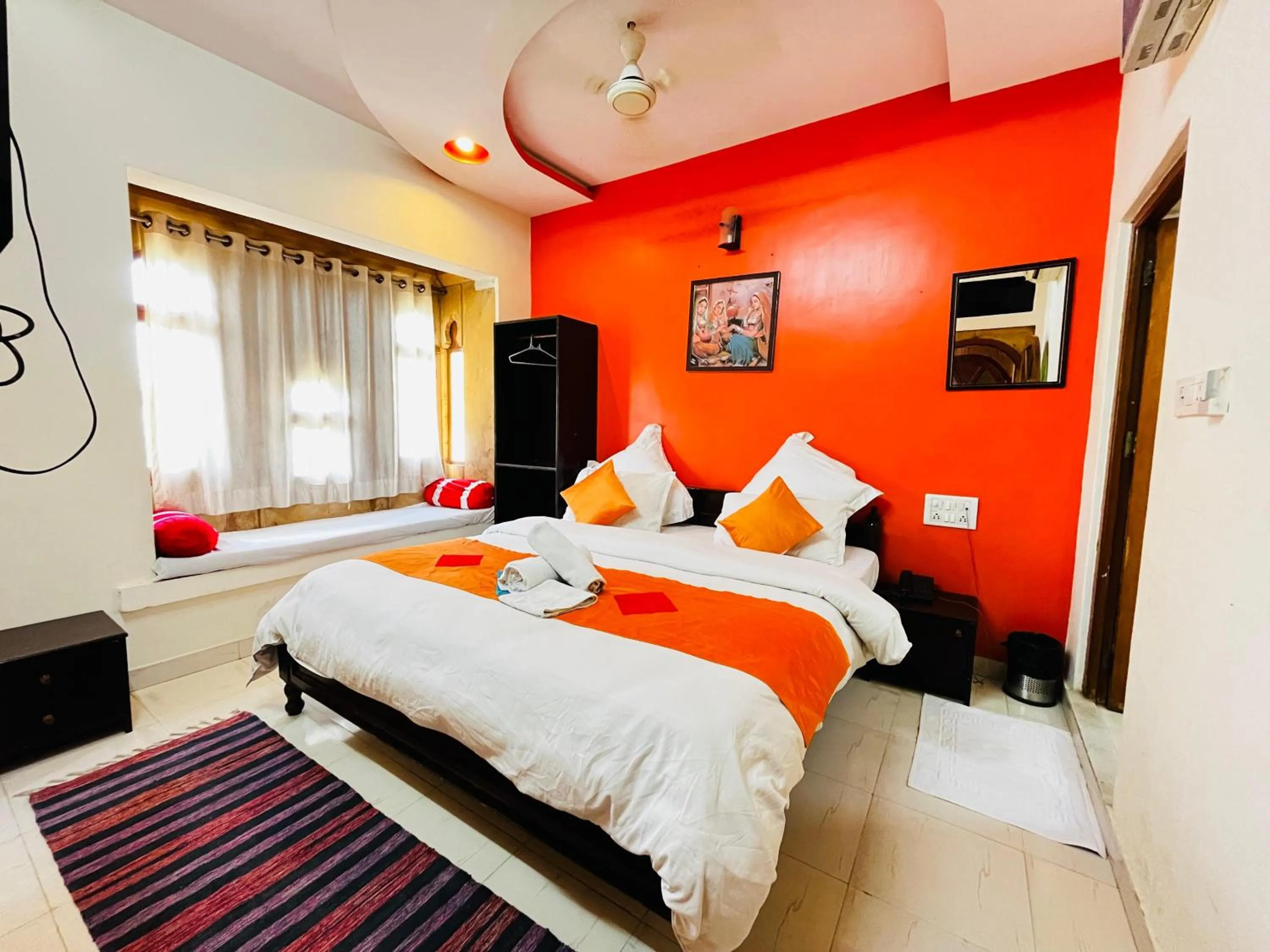 Bedroom, Bed in Golden Marigold Hotel