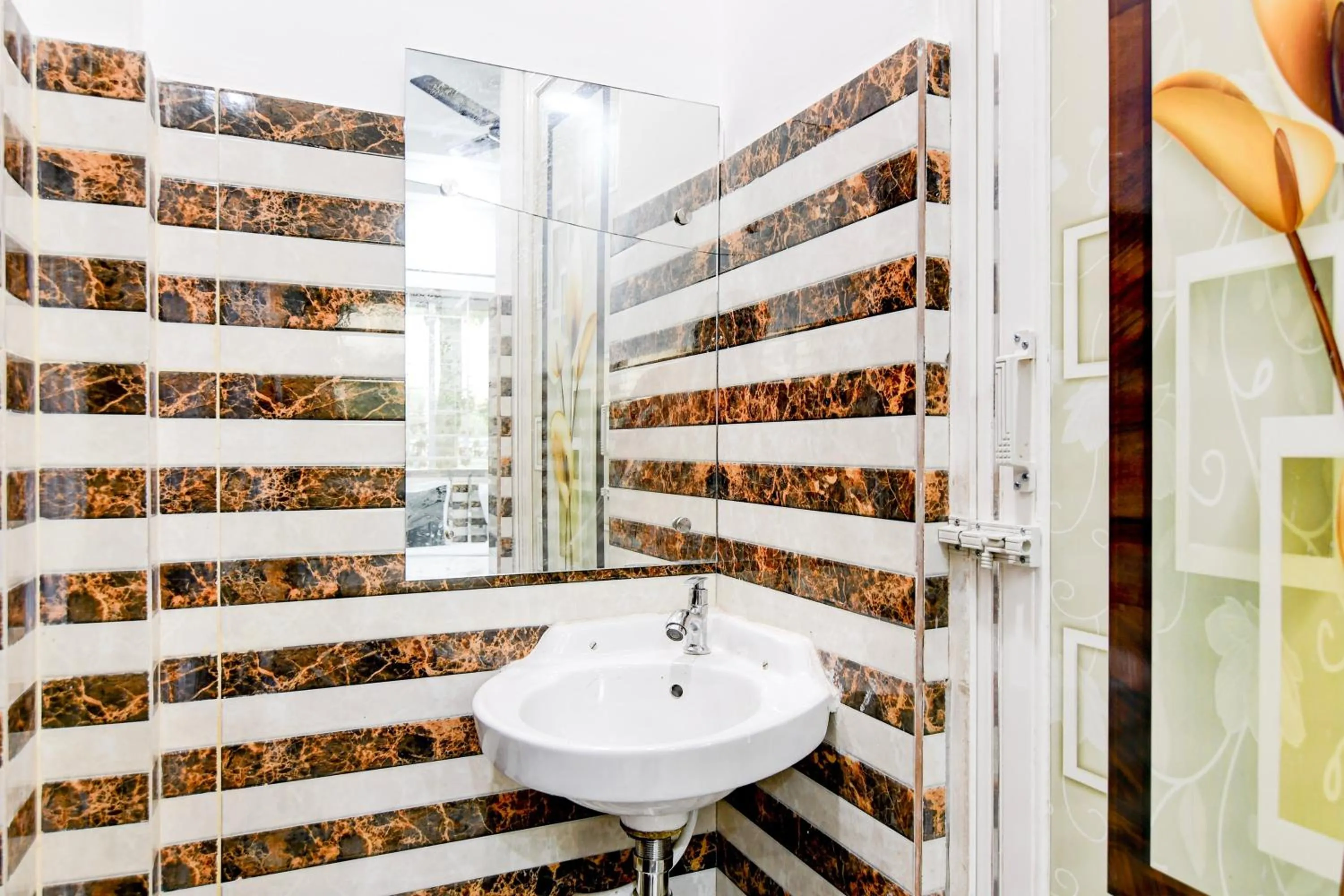 Bathroom in Super Hotel O Hiland Park Formerly Ayush Villa