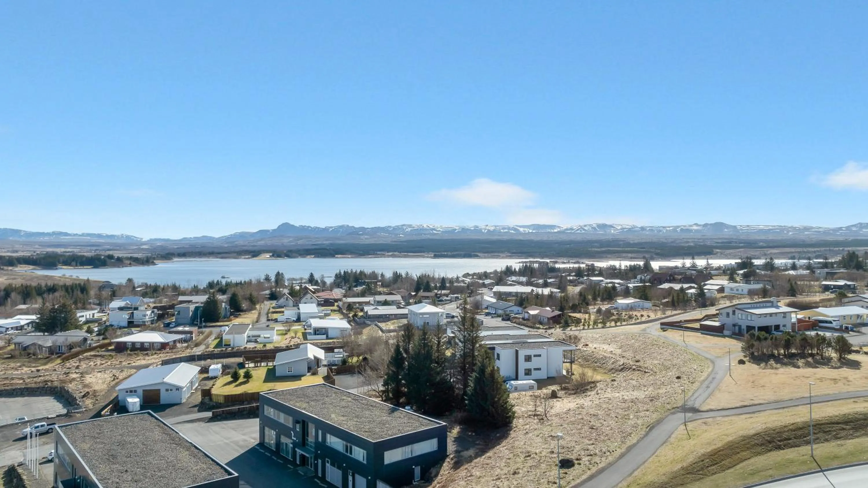Lake view in Blue Mountain Apartments by Heimaleiga
